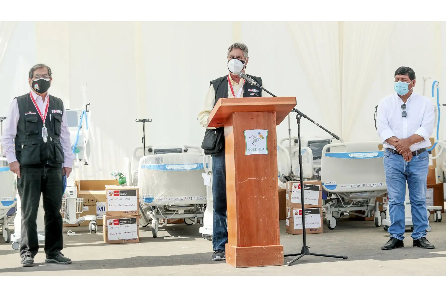 El presidente Francisco Sagasti, junto con el titular del Minsa, Óscar Ugarte, lidera la entrega de camas UCI y equipamiento médico para los hospitales de esta región del país. Foto: ANDINA/Prensa Presencia