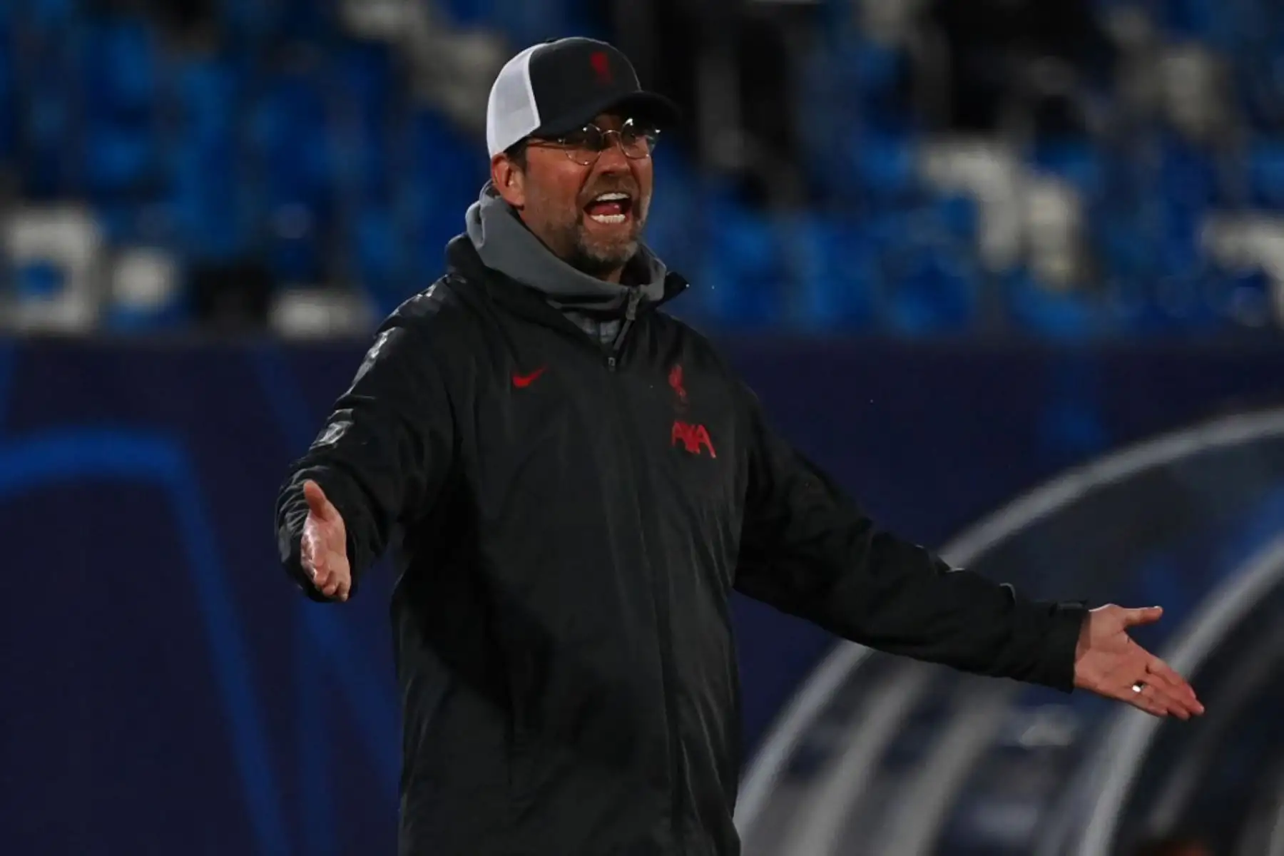 El técnico alemán del Liverpool, Jurgen Klopp, reacciona durante el partido de ida de cuartos de final de la Liga de Campeones de la UEFA entre el Real Madrid y el Liverpool en el estadio Alfredo di Stefano de Valdebebas, en las afueras de Madrid.

Foto:AFP