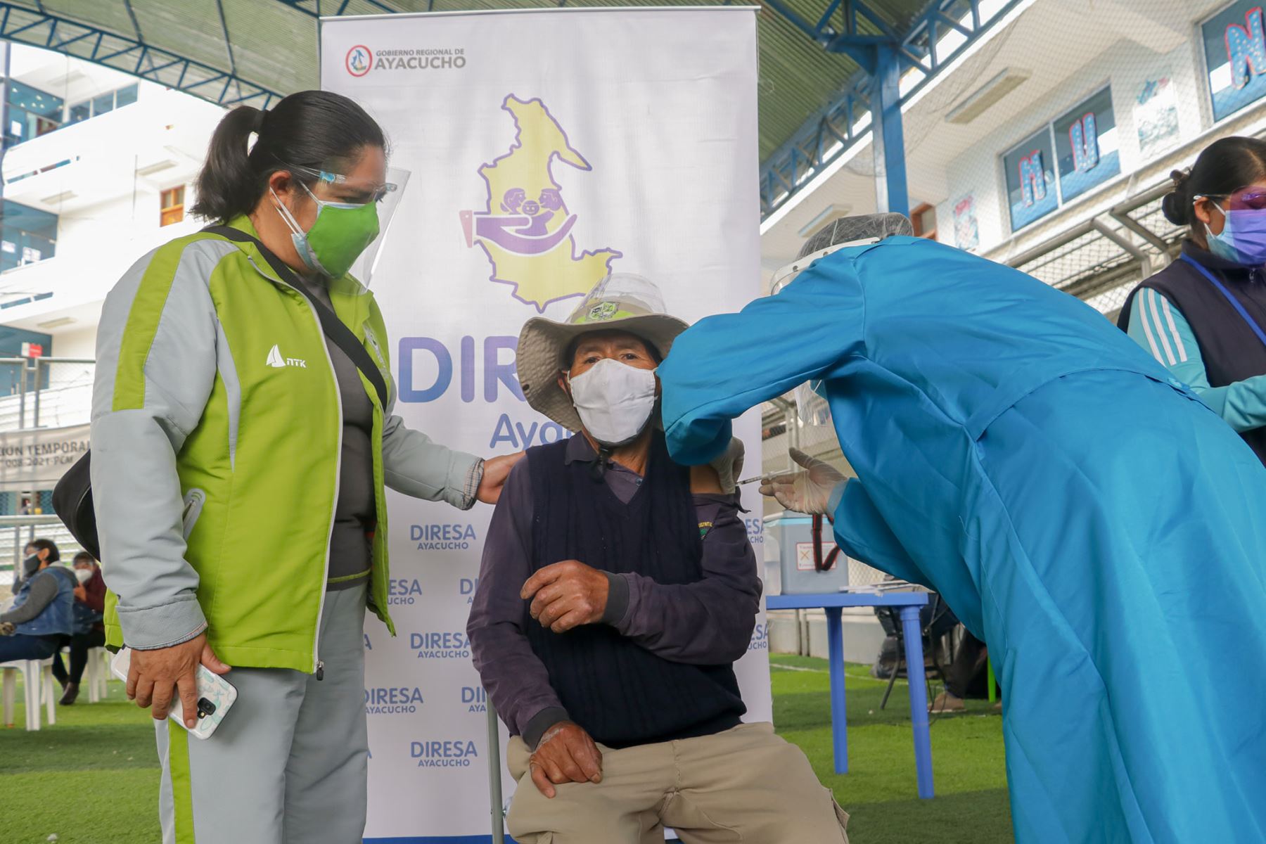 Ayacucho: inician vacunación de 275 trabajadores de limpieza pública de 5 distritos