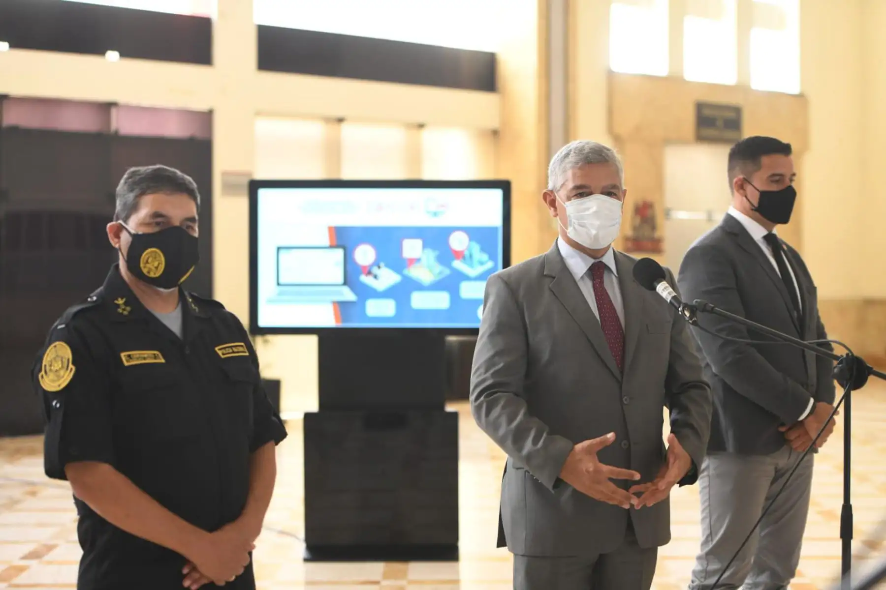 Ministro del Interior, José Elice y  autoridades de la Policía Nacional del Perú participan en ceremonia de presentación del  Sistema Informático de Planificación y Control de Patrullaje Policial (Sipcop) con nuevas funciones en favor de la seguridad.
Foto: Mininter