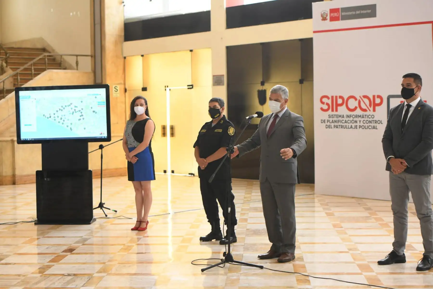 Ministro del Interior, José Elice y  autoridades de la Policía Nacional del Perú participan en ceremonia de presentación del  Sistema Informático de Planificación y Control de Patrullaje Policial (Sipcop) con nuevas funciones en favor de la seguridad.
Foto: Mininter