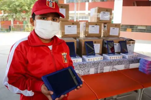 Región Lima recibe mas de 15 mil tabletas para estudiantes y docentes de 9 pr