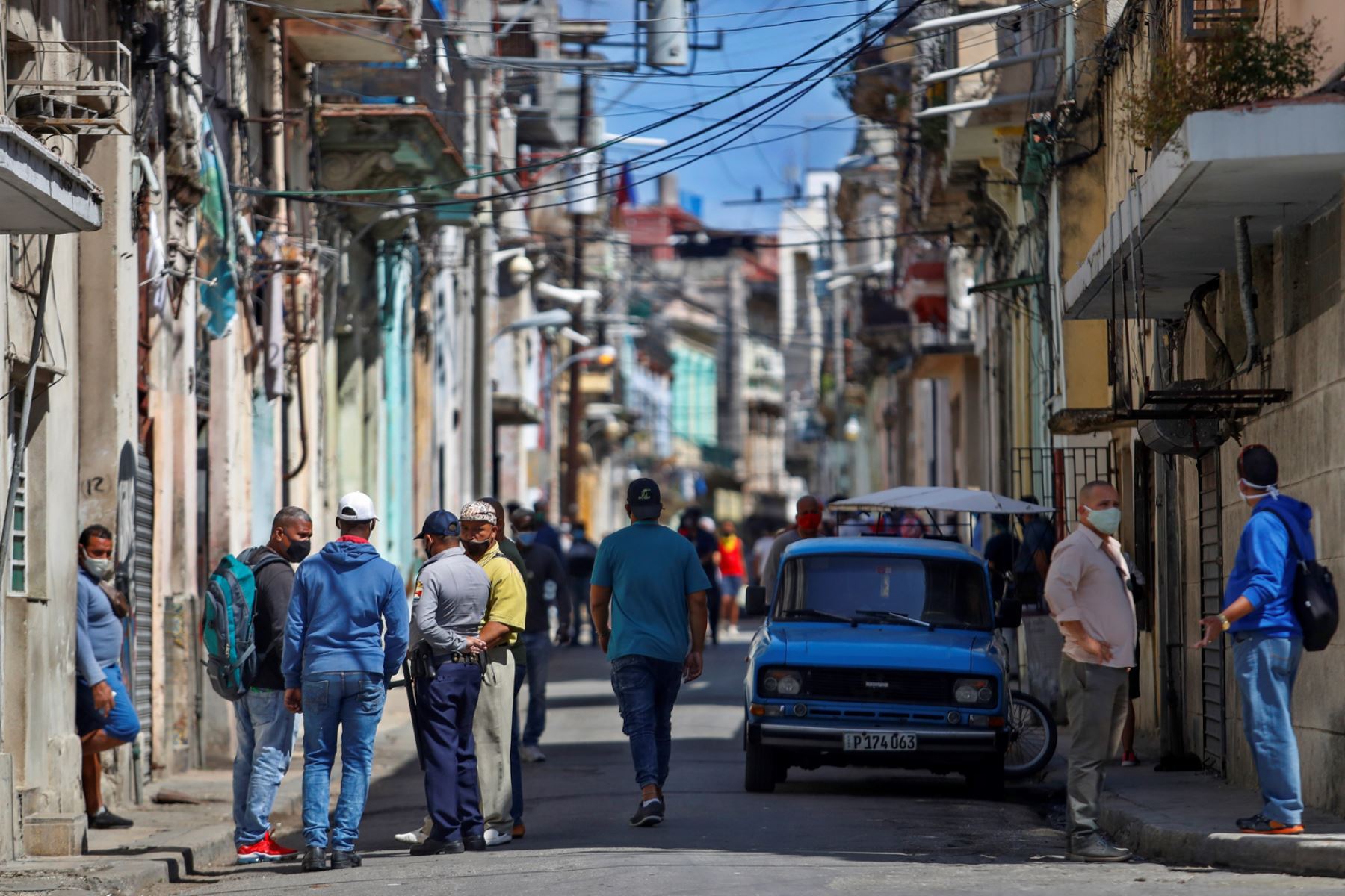 Vista del barrio San Isidro en La Habana, Cuba, en medio del rebrote de contagios por covid-19. Foto: EFE