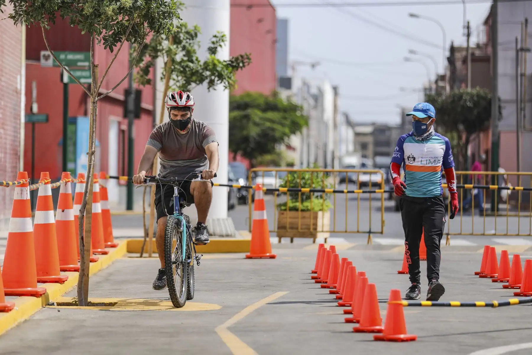 Municipalidad de Lima brinda clases de manejo de bicicleta y asistencia mecánica. Foto: MML