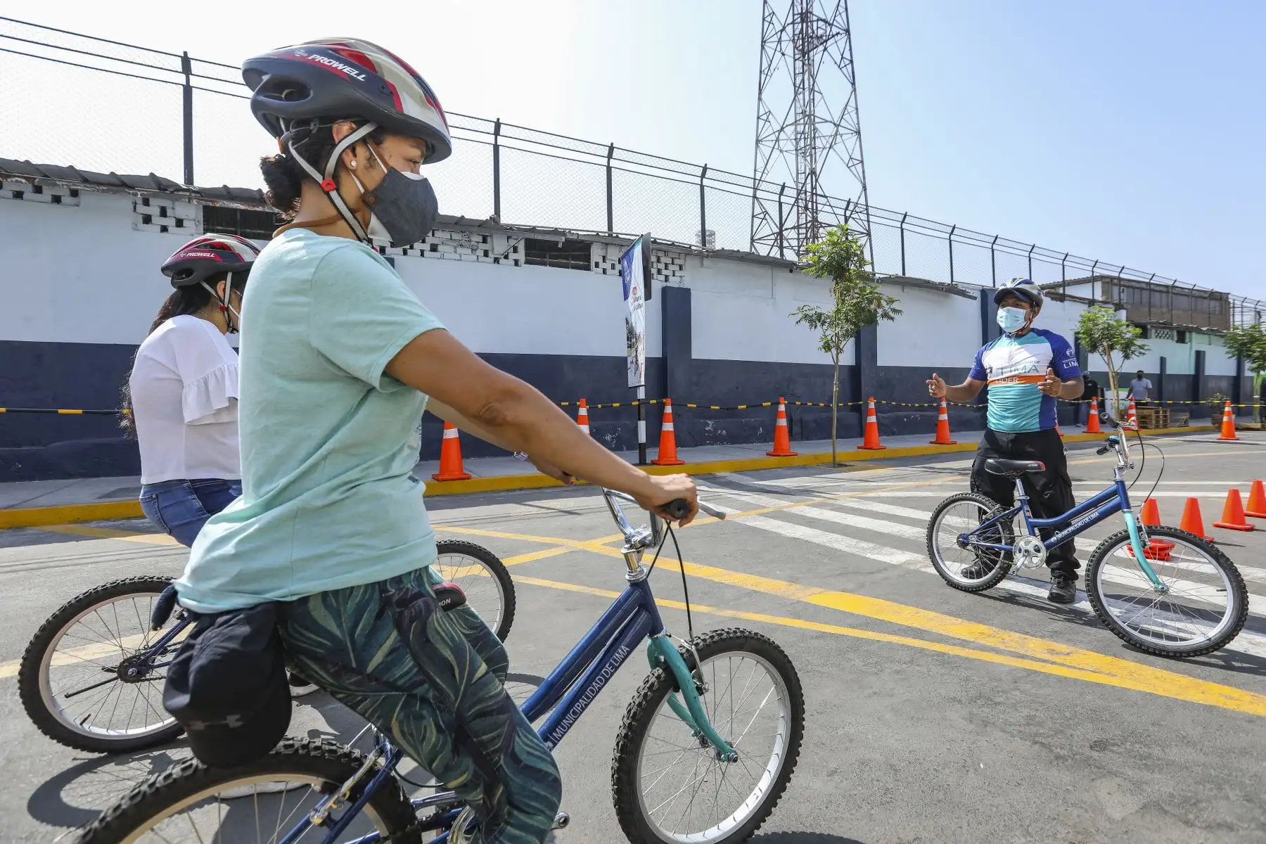 Municipalidad de Lima brinda clases de manejo de bicicleta y asistencia mecánica. Foto: MML