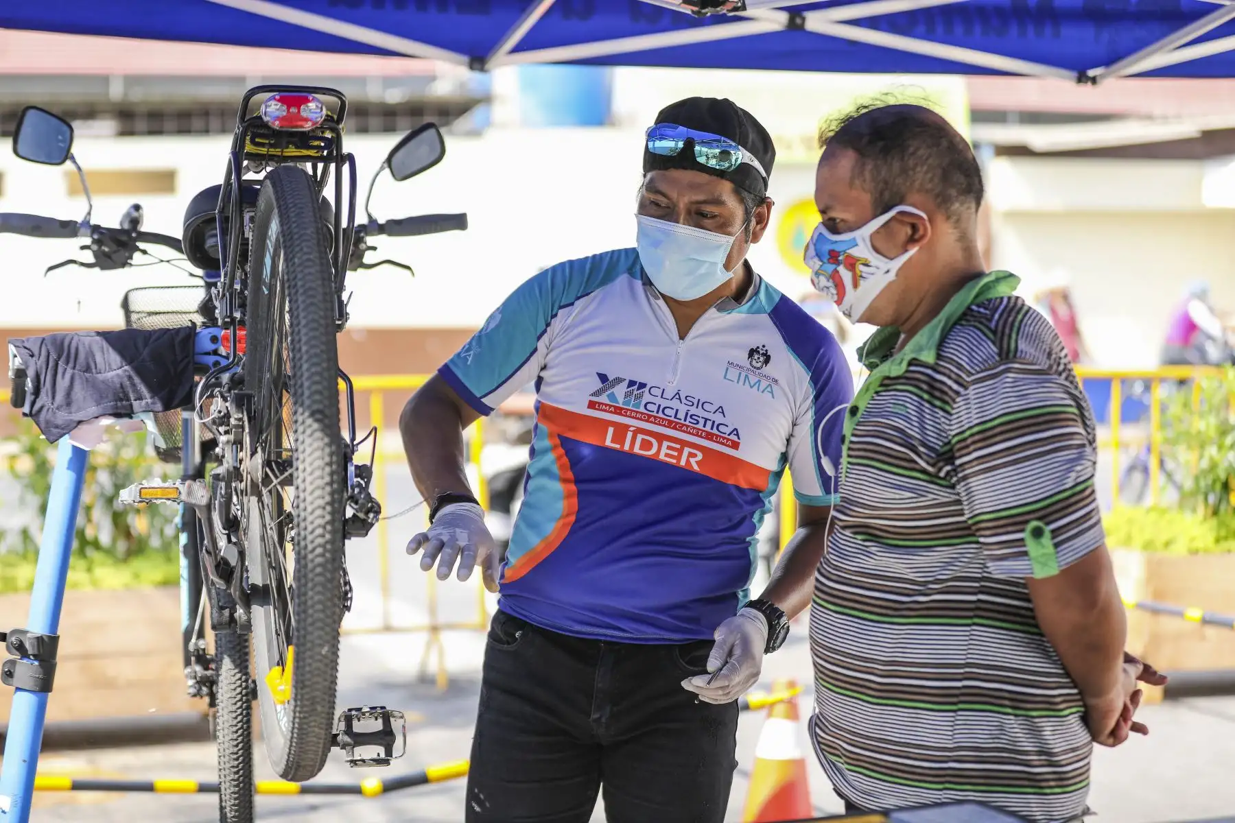 Municipalidad de Lima brinda clases de manejo de bicicleta y asistencia mecánica. Foto: MML
