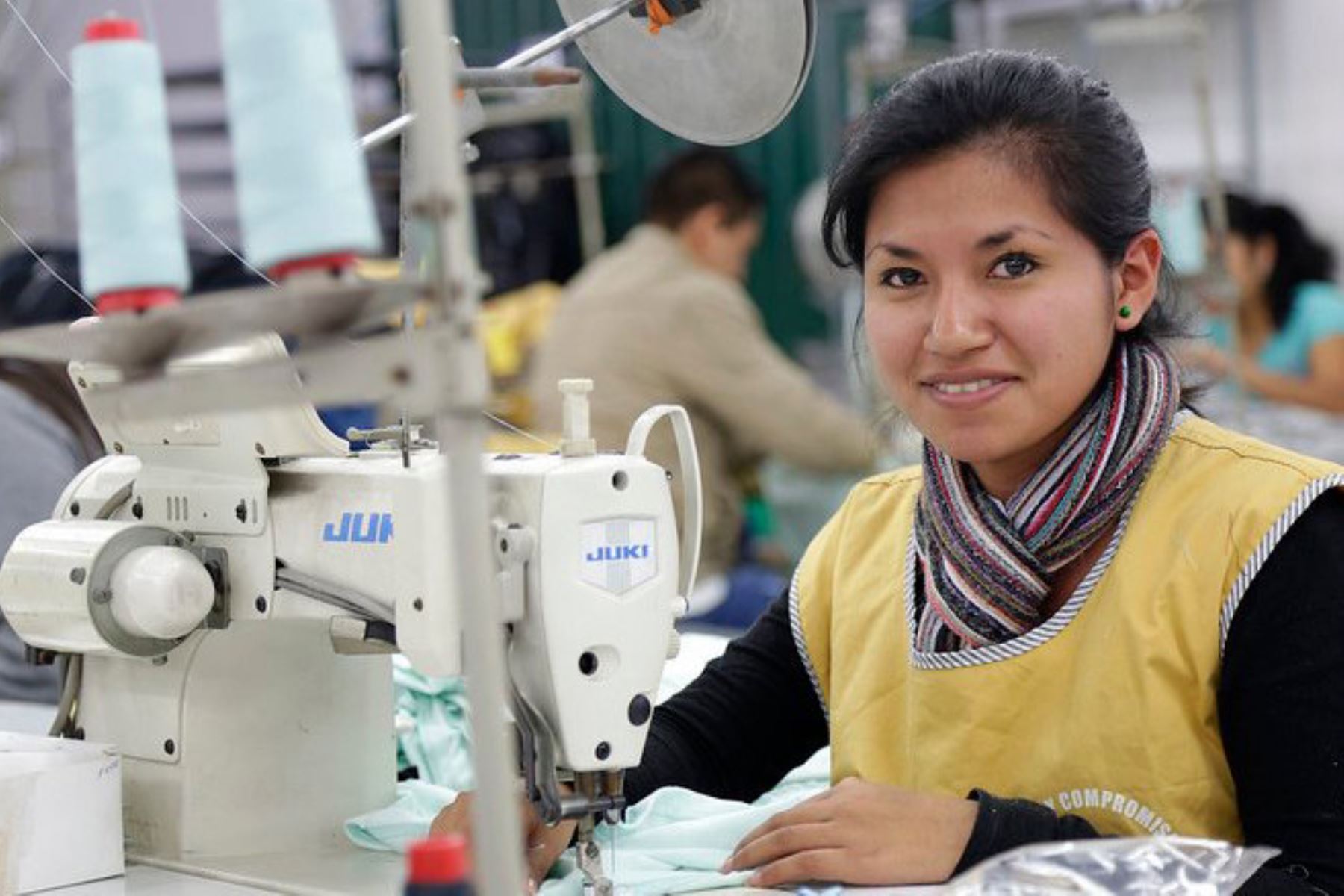 Trabajadora del sector textil. ANDINA/Difusión