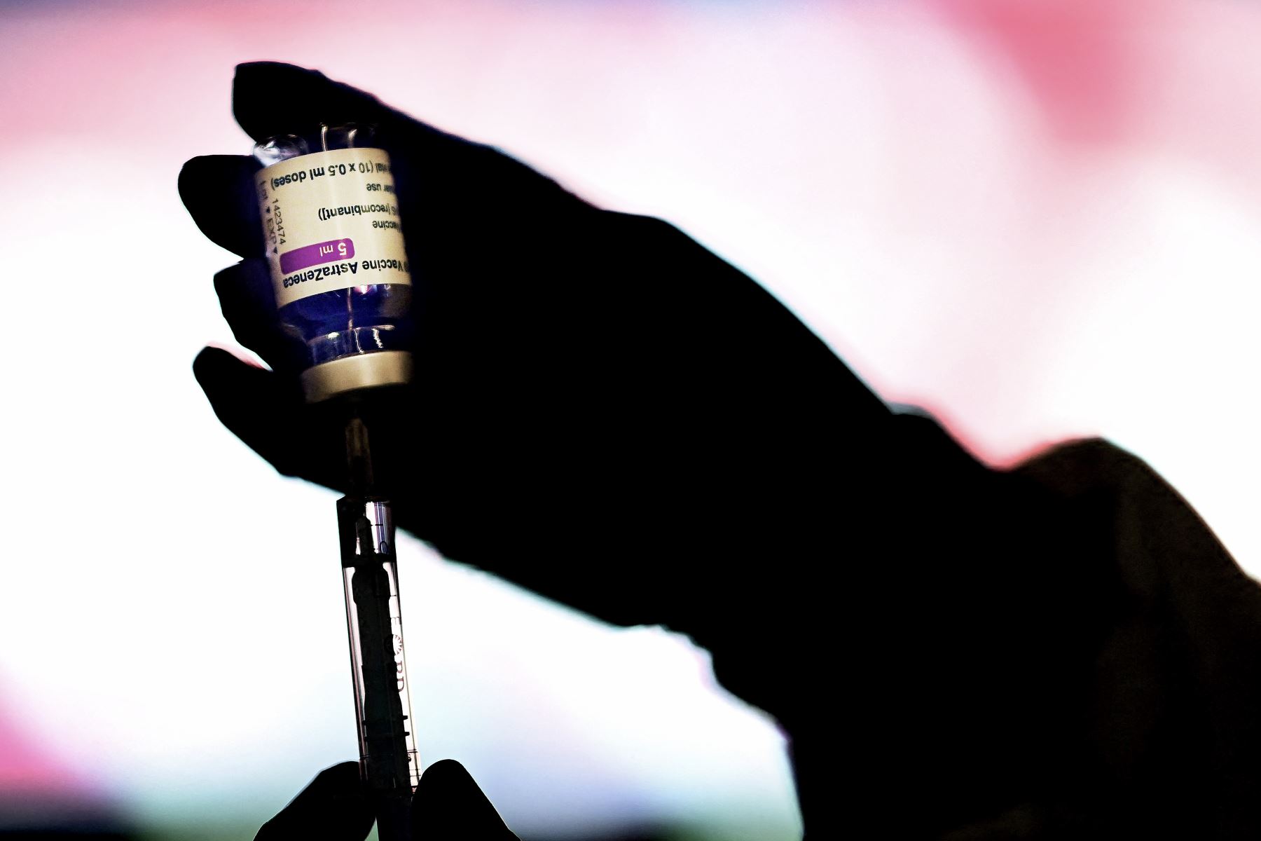 Canadá detecta caso de trombo con posible vínculo con vacuna de AstraZeneca . AFP
