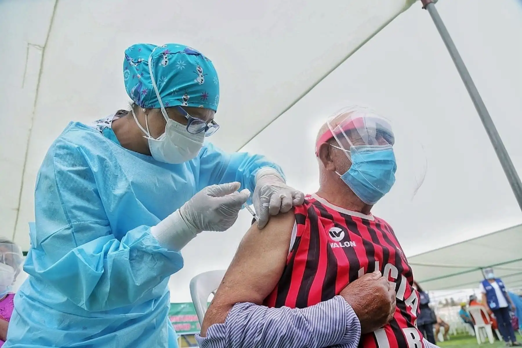 Autoridades de Salud de La Libertad despliegan 58 puestos de vacunación ante la presencia de variante G-5 del covid-19. ANDINA/Difusión