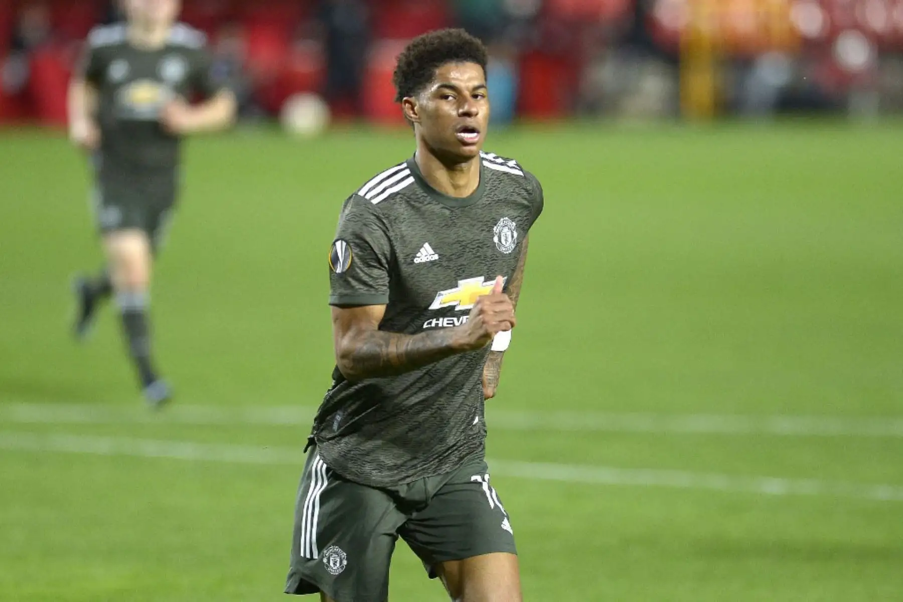 El delantero inglés del Manchester United, Marcus Rashford, celebra tras marcar un gol durante el partido de fútbol de la UEFA Europa League entre el Granada FC y el Manchester United en el estadio Nuevo Los Cármenes de Granada.

Foto:AFP