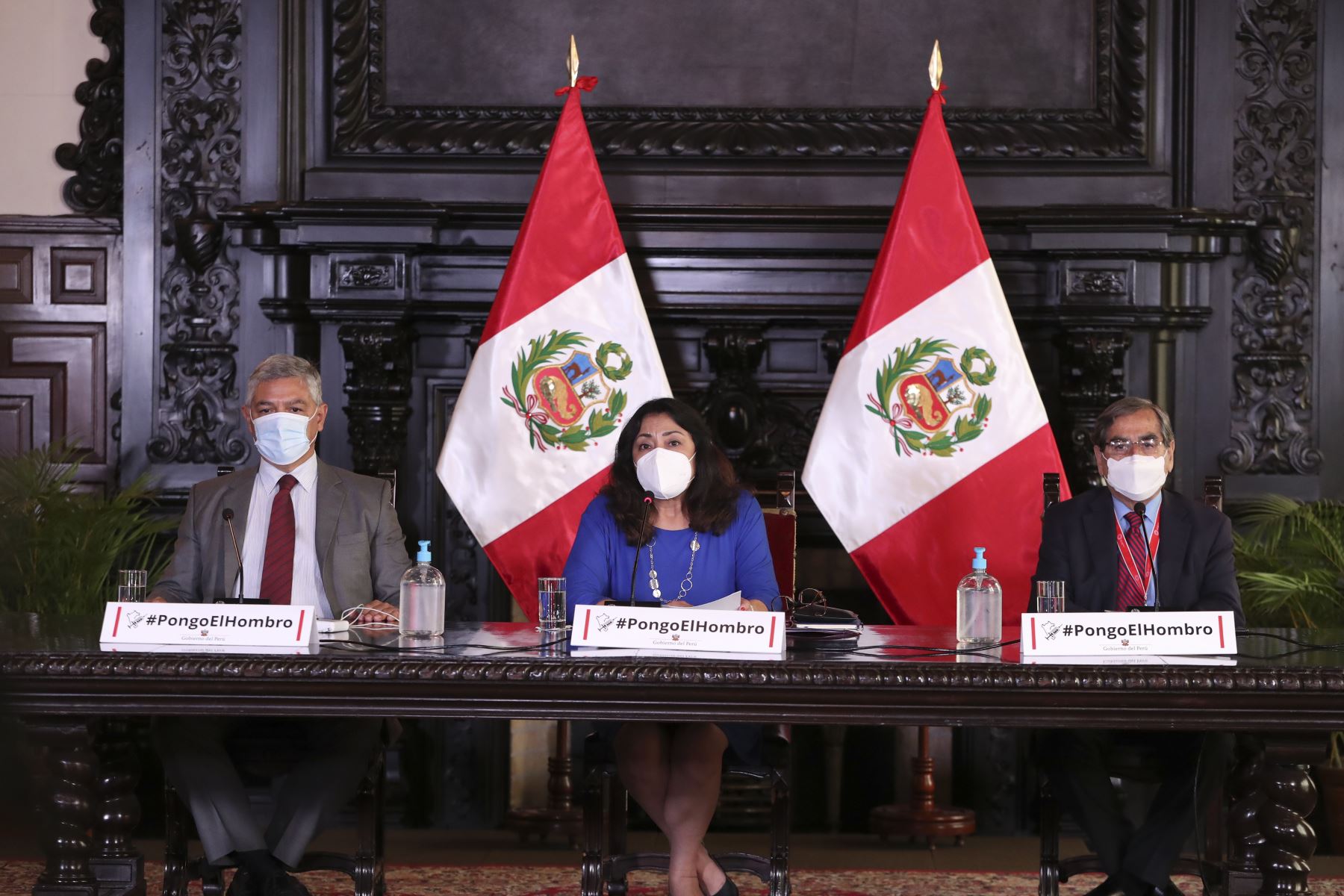 La presidenta del Consejo de Ministros, Violeta Bermúdez, junto a los titulares del Interior y de Salud, ofrecieron conferencia de prensa. Foto: ANDINA/Difusión
