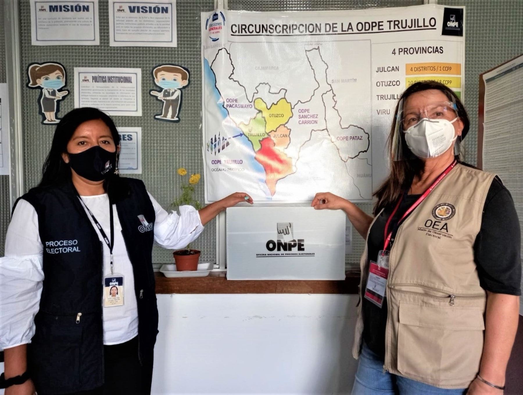 Misión de observadores de la OEA visitaron sede de la ODPE Trujillo para conocer cómo van los preparativos para las elecciones de este domingo 11 de abril. ANDINA/Difusión