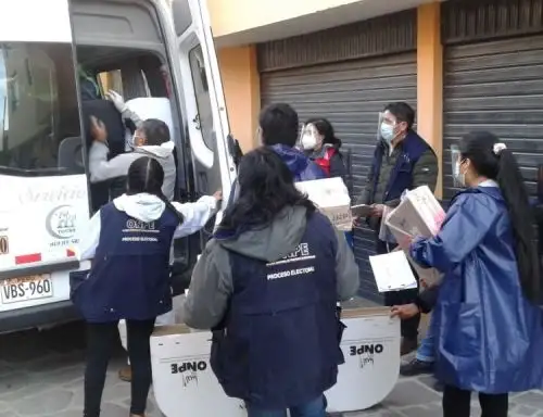 Arequipa inició hoy el traslado del material electoral que se empleará este domingo 11 de abril a las zonas más alejadas de la región. ANDINA/Difusión