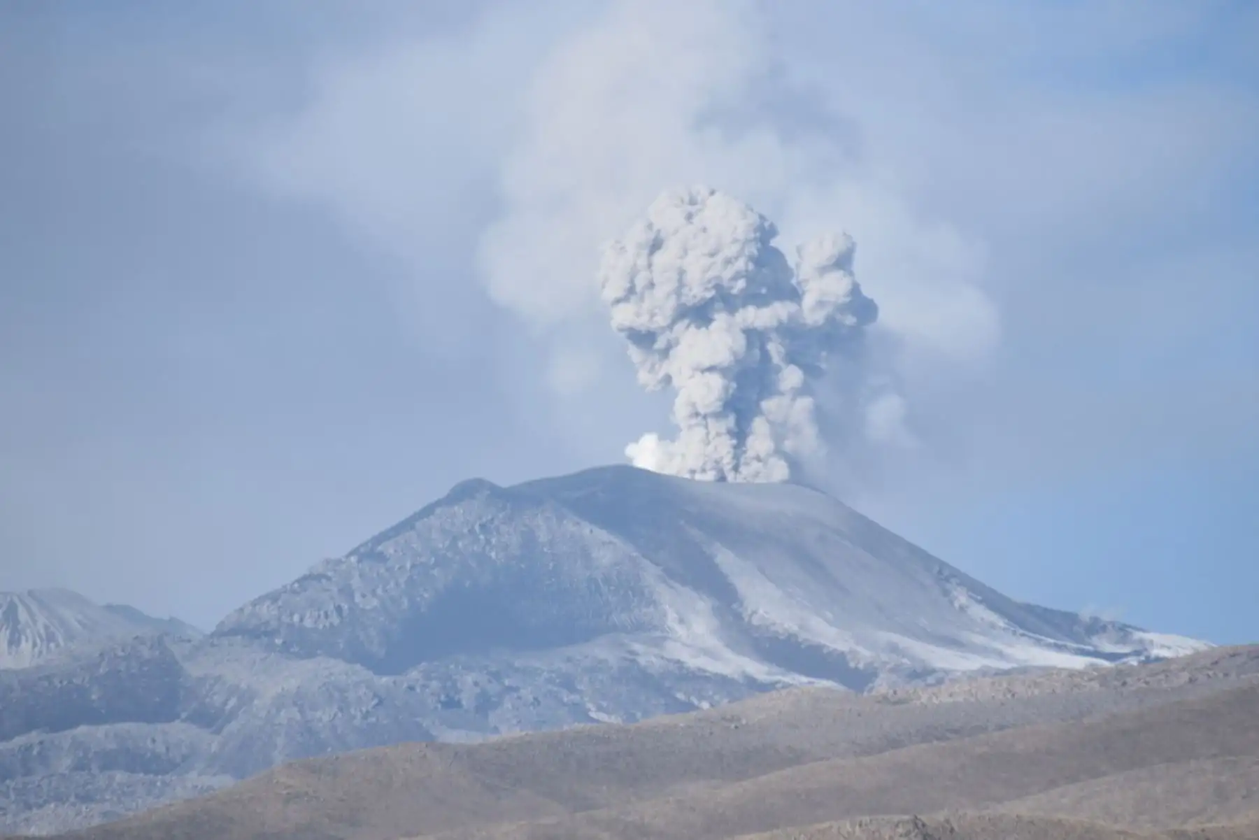 El Instituto Geofísico del Perú (IGP) aclaró que no existen volcanes submarinos frente al litoral peruano, precisando que la totalidad de volcanes activos y potencialmente activos existentes en nuestro país se emplazan en la zona sur de los Andes de Perú. ANDINA/Difusión