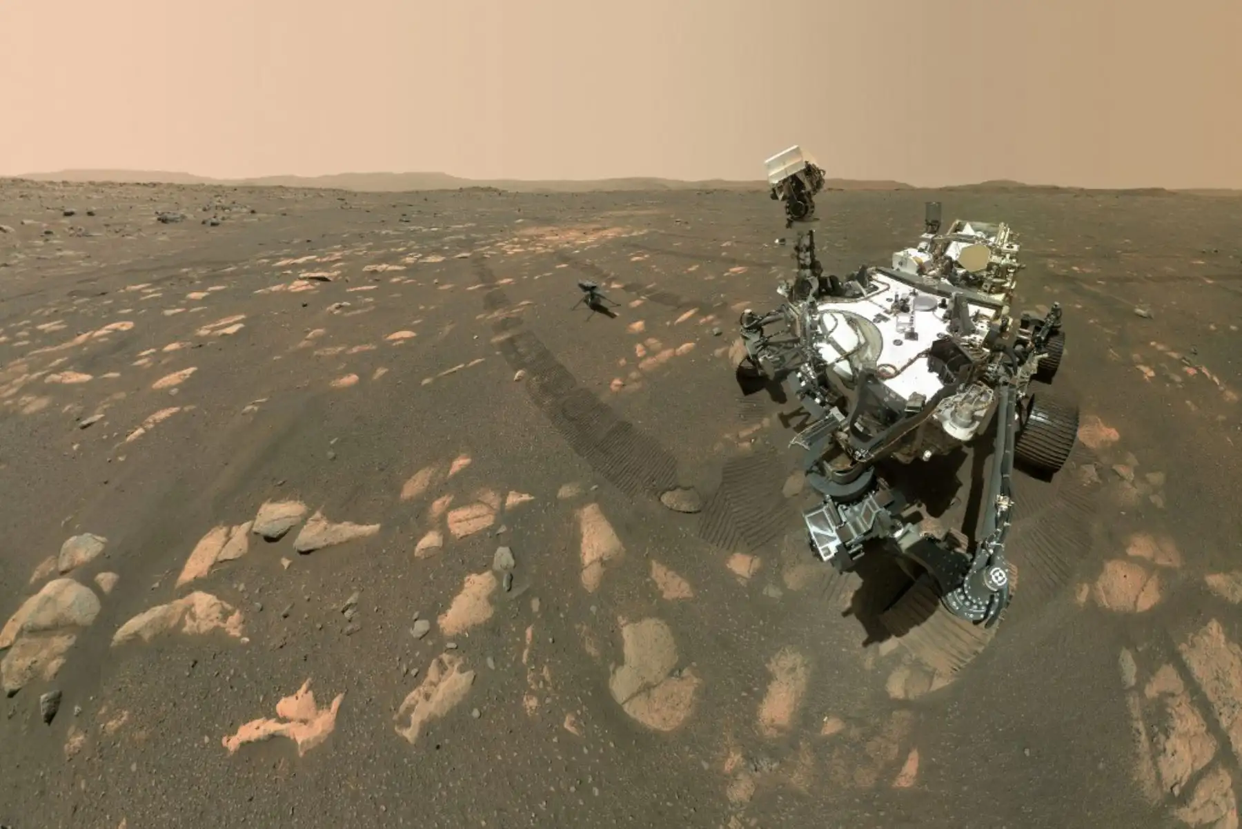 Foto de la NASA muestra el rover Perseverance Mars en una selfie con el helicóptero Ingenuity, visto aquí a unos 13 pies (3.9 metros) del rover. Foto: AFP