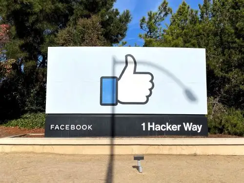 Además, el cofundador y consejero delegado de la firma, Mark Zuckerberg, ya anunció el año pasado sus planes para que la mitad de los trabajadores de la empresa pase a trabajar remotamente de forma permanente en los próximos 10 años. Foto: AFP