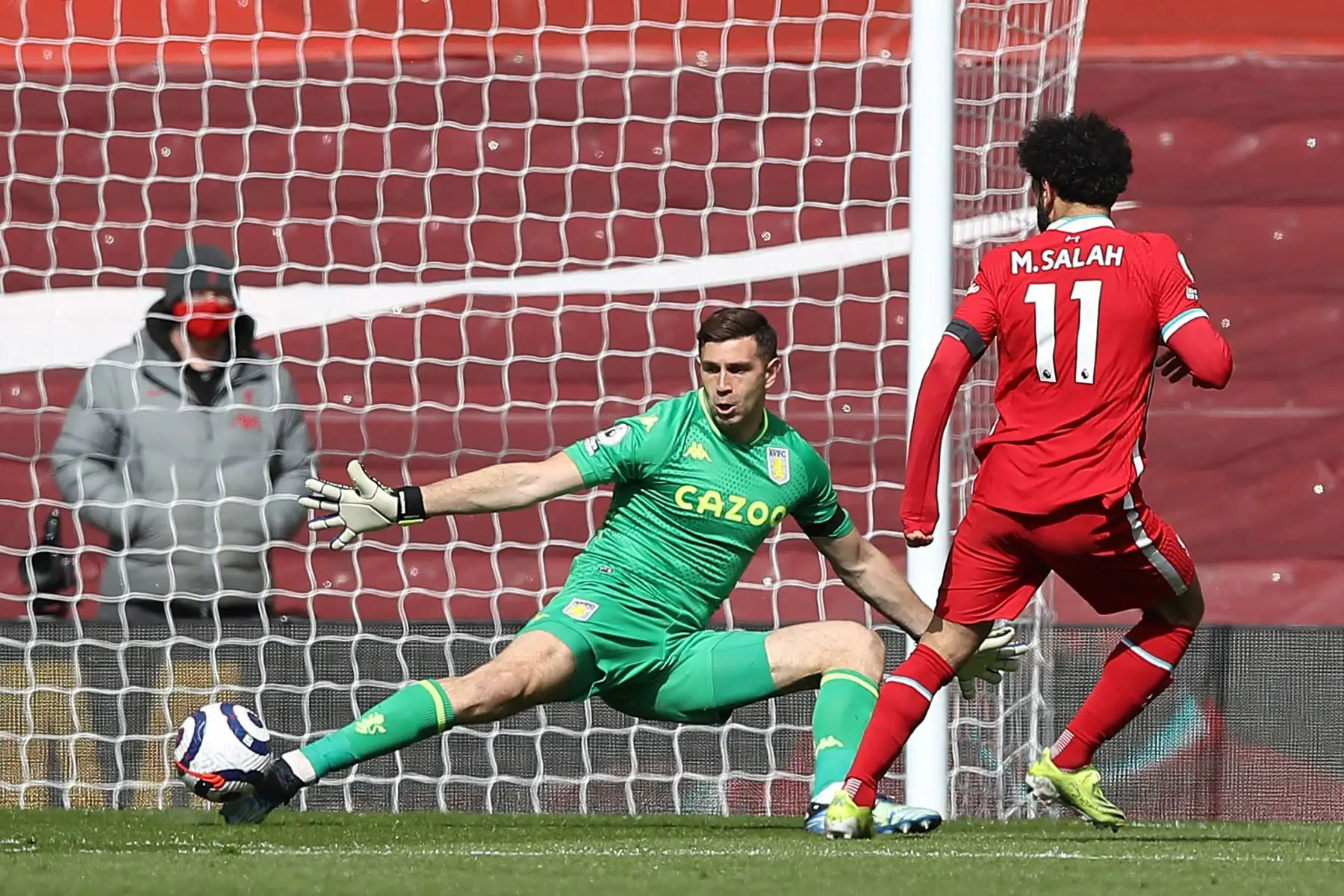 El centrocampista egipcio del Liverpool Mohamed Salah pierde una oportunidad de gol durante el partido de fútbol de la Premier League inglesa entre Liverpool y Aston Villa.
Foto: AFP