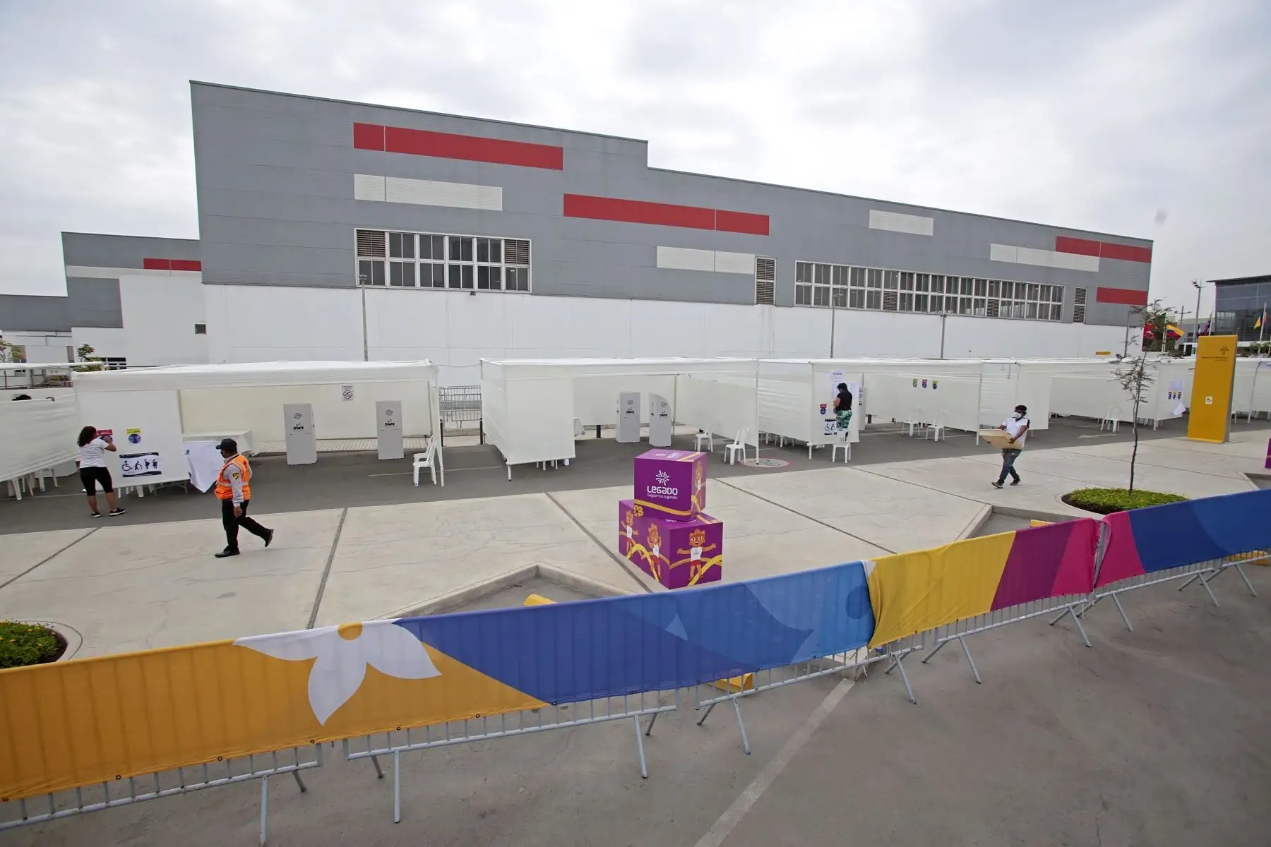 El Proyecto Legado, pone a disposición de la ONPE, el Polideportivo Villa El Salvador, la Villa Deportiva Nacional (VIDENA) y el Complejo Deportivo de Villa María del Triunfo, sedes quedaron listas para recibir a 51 683 ciudadanos, en las Elecciones Generales de este domingo 11 de abril.  Foto: LEGADO
