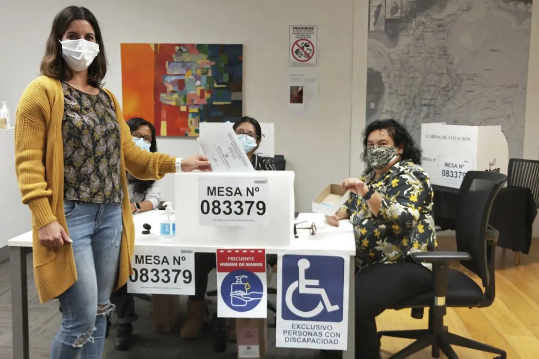 Peruanos en Nueva Zelanda votan iniciando así la jornada electoral. Foto: ANDINA.