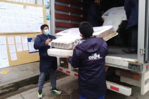 La Oficina Descentralizada de Procesos Electorales (ODPE) Huancayo continúa la distribución del material electoral que será utilizado en 270 locales de votación para las elecciones generales del 2021, a desarrollarse mañana.