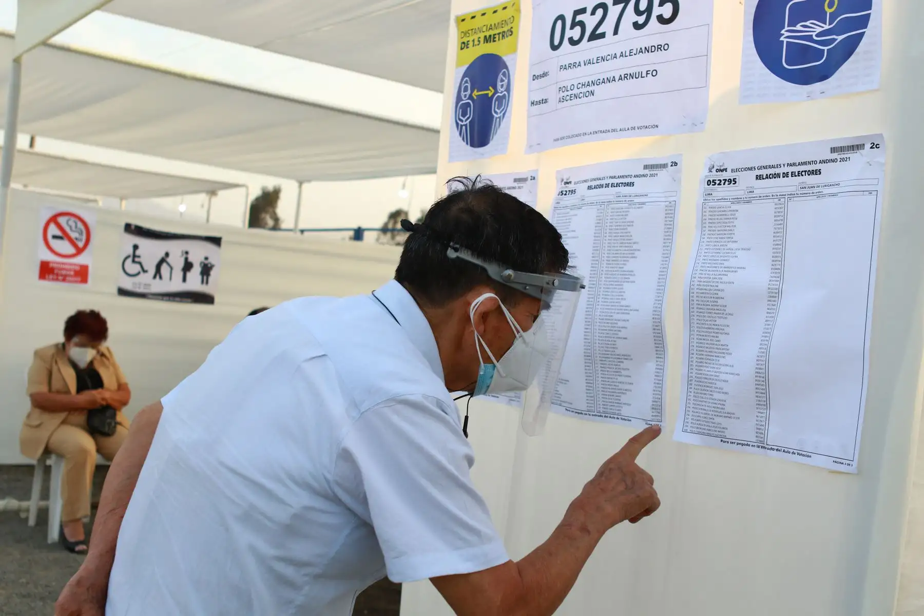 LIMA (PERÚ), 11/04/2021.- Veinticinco millones 287 mil 954 peruanos, en el país y en el extranjero, participan hoy en los comicios generales para elegir al Presidente de la República, dos vicepresidentes, 130 congresistas y cinco parlamentarios andinos. 
Foto: ANDINA/ Jhonel Rodríguez