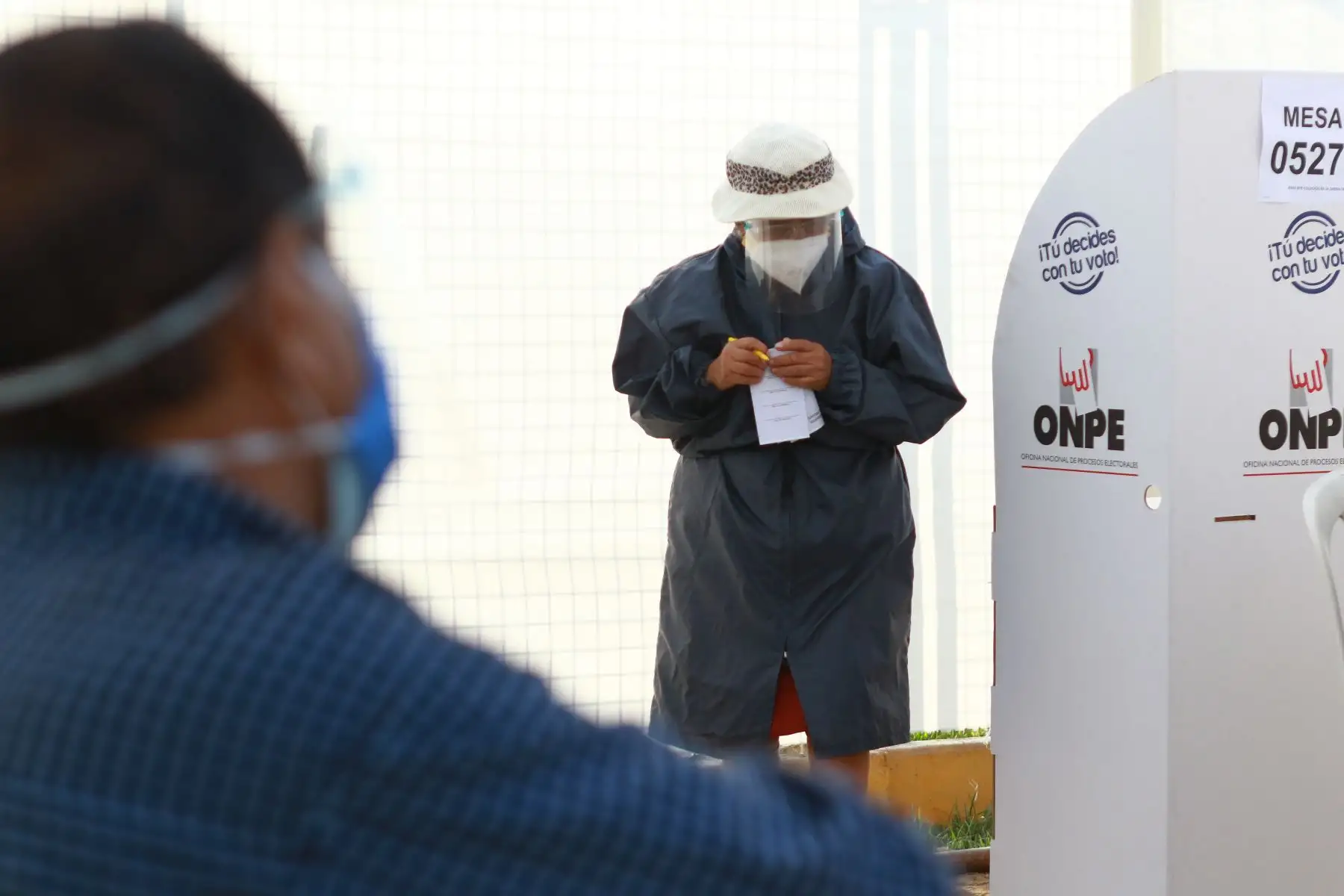 LIMA (PERÚ), 11/04/2021.- Veinticinco millones 287 mil 954 peruanos, en el país y en el extranjero, participan hoy en los comicios generales para elegir al Presidente de la República, dos vicepresidentes, 130 congresistas y cinco parlamentarios andinos. 
Foto: ANDINA/ Jhonel Rodríguez