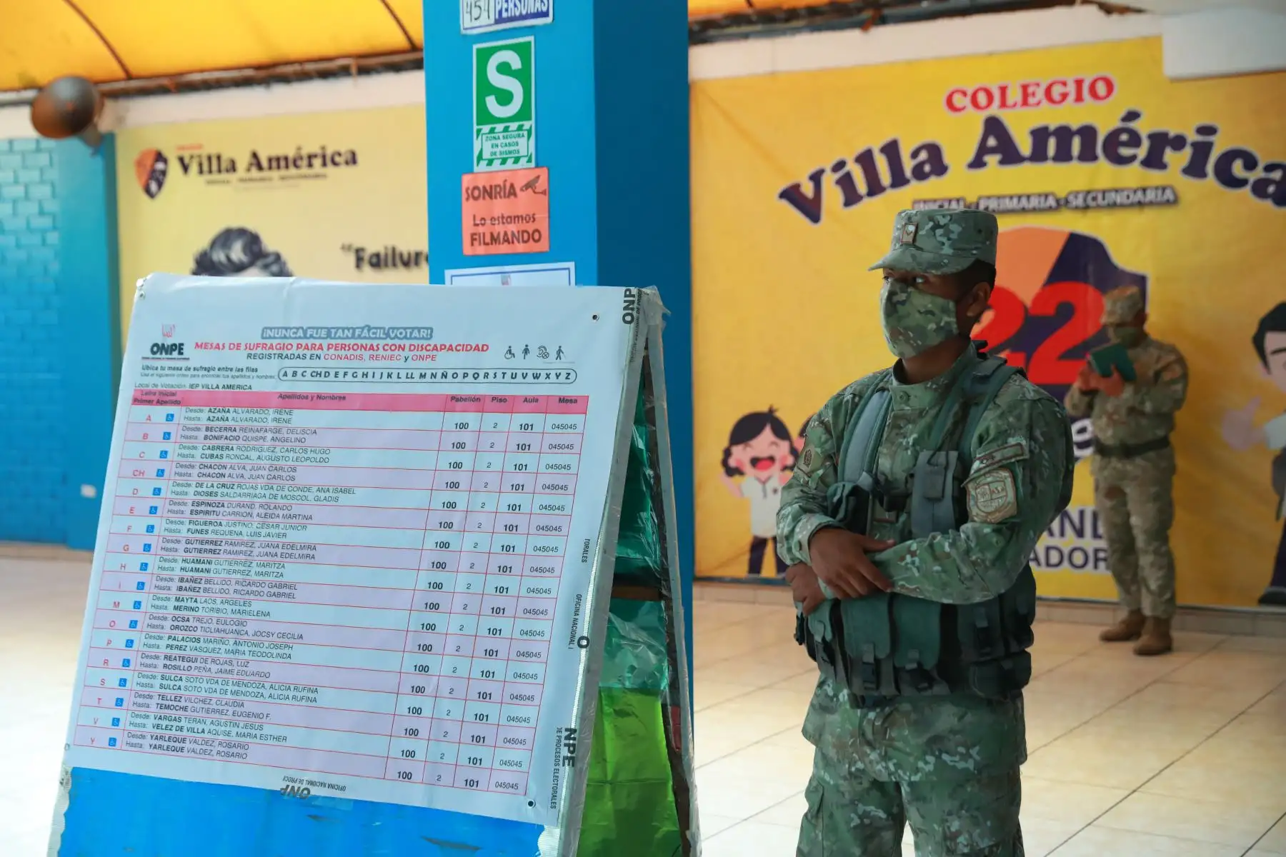 LIMA (PERÚ), 11/04/2021.- Veinticinco millones 287 mil 954 peruanos, en el país y en el extranjero, participan hoy en los comicios generales para elegir al Presidente de la República, dos vicepresidentes, 130 congresistas y cinco parlamentarios andinos. 
Foto: ANDINA/ Carla Patiño