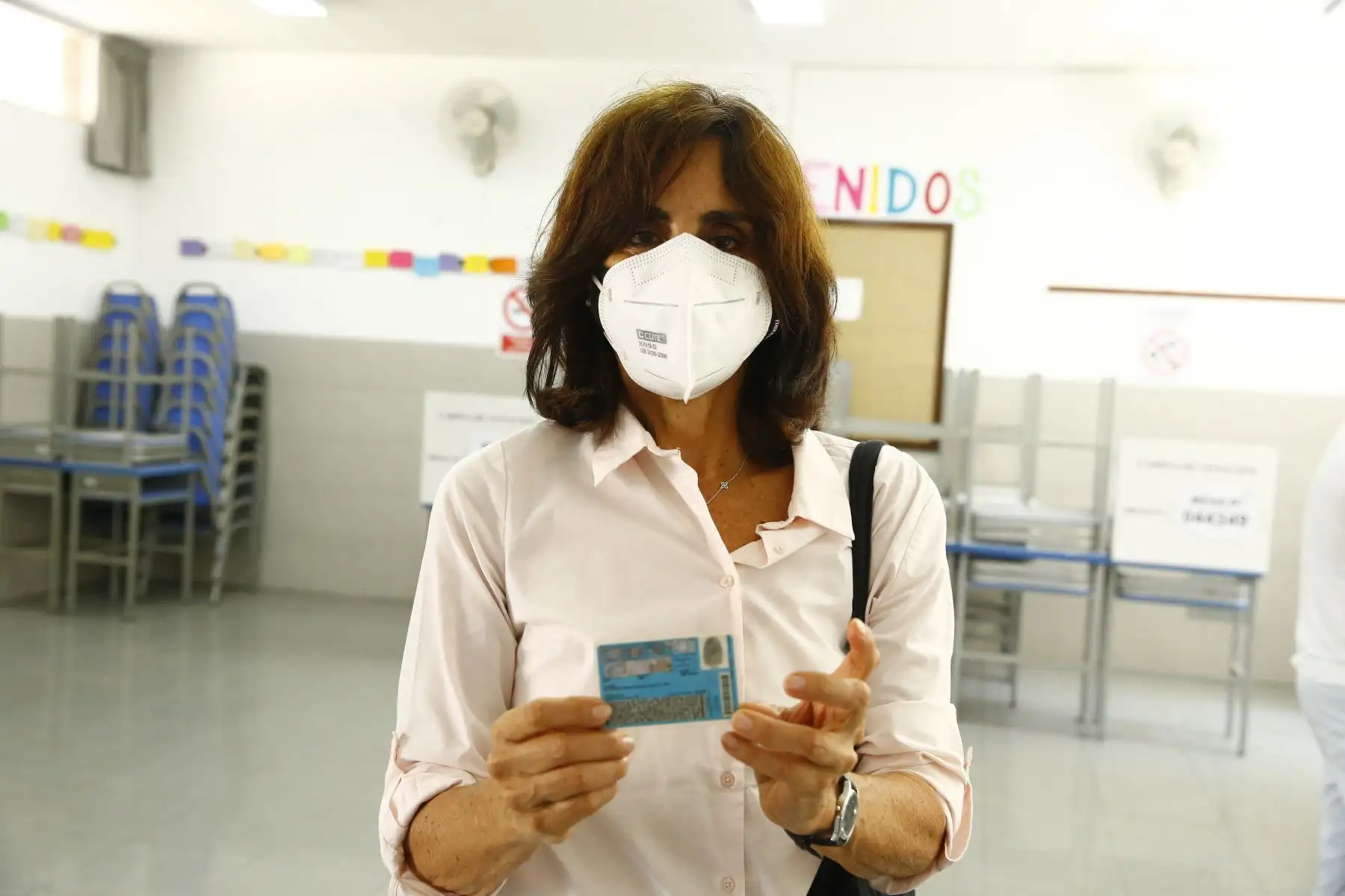 LIMA (PERÚ), 11/04/2021.-La candidata a la vicepresidencia por Victoria Nacional, Patricia Arévalo, emite su voto en el colegio María Reyna Marianistas, en el distrito de San Isidro, durante la jornada de las Elecciones Generales 2021.
Foto: ANDINA/Andrés Valle