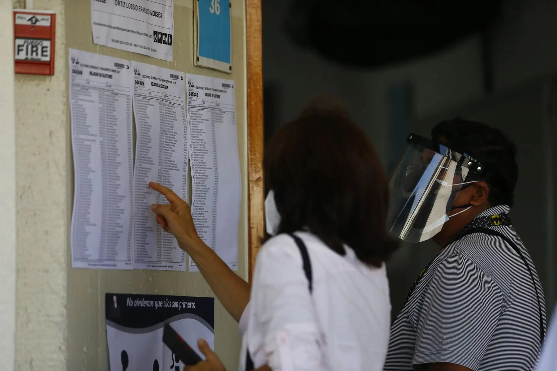 LIMA (PERÚ), 11/04/2021.-La candidata a la vicepresidencia por Victoria Nacional, Patricia Arévalo, emite su voto en el colegio María Reyna Marianistas, en el distrito de San Isidro, durante la jornada de las Elecciones Generales 2021.
Foto: ANDINA/Andrés Valle