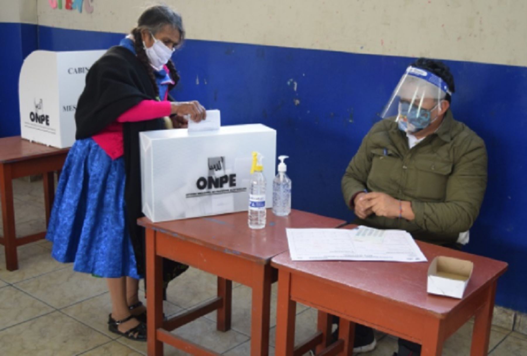 La Oficina Descentralizada de Procesos Electorales (ODPE) de Sánchez Carrión informó que se logró instalar el 100% de las mesas de votación antes de las 11:00 horas, por lo que el proceso se realiza sin mayor contratiempo.