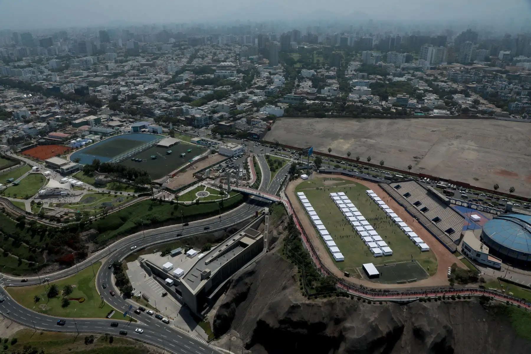 La ministra de Defensa, Nuria Esparch, sobrevoló la ciudad de Lima para supervisar el normal desarrollo de las Elecciones Generales 2021.
Foto: Mindef