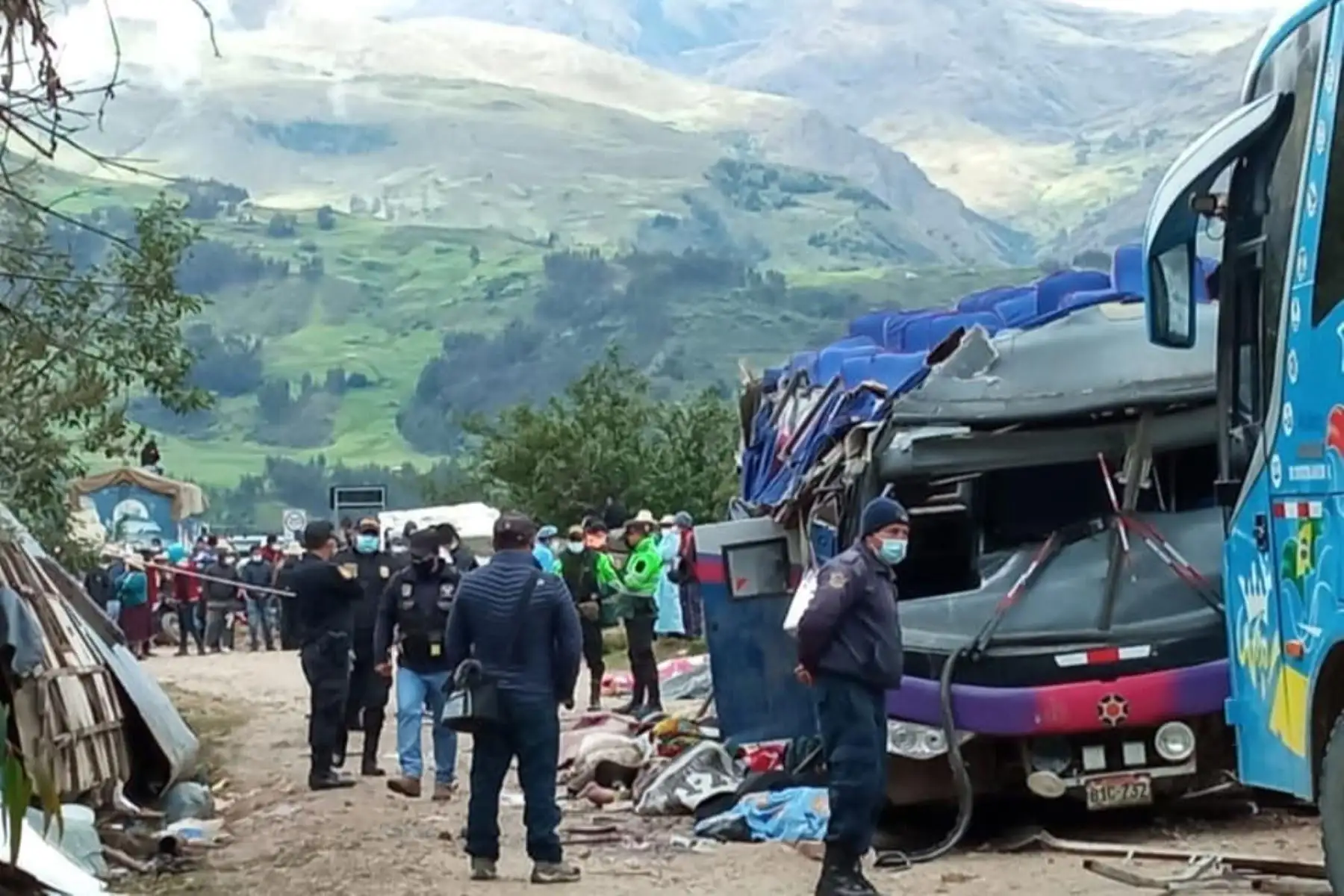 La Policía Nacional y personal de salud de Sihuas, Parobamba y Pomabamba siguen trabajando en la emergencia, el traslado de heridos e identificación de las víctimas mortales. Foto: ANDINA/Difusión