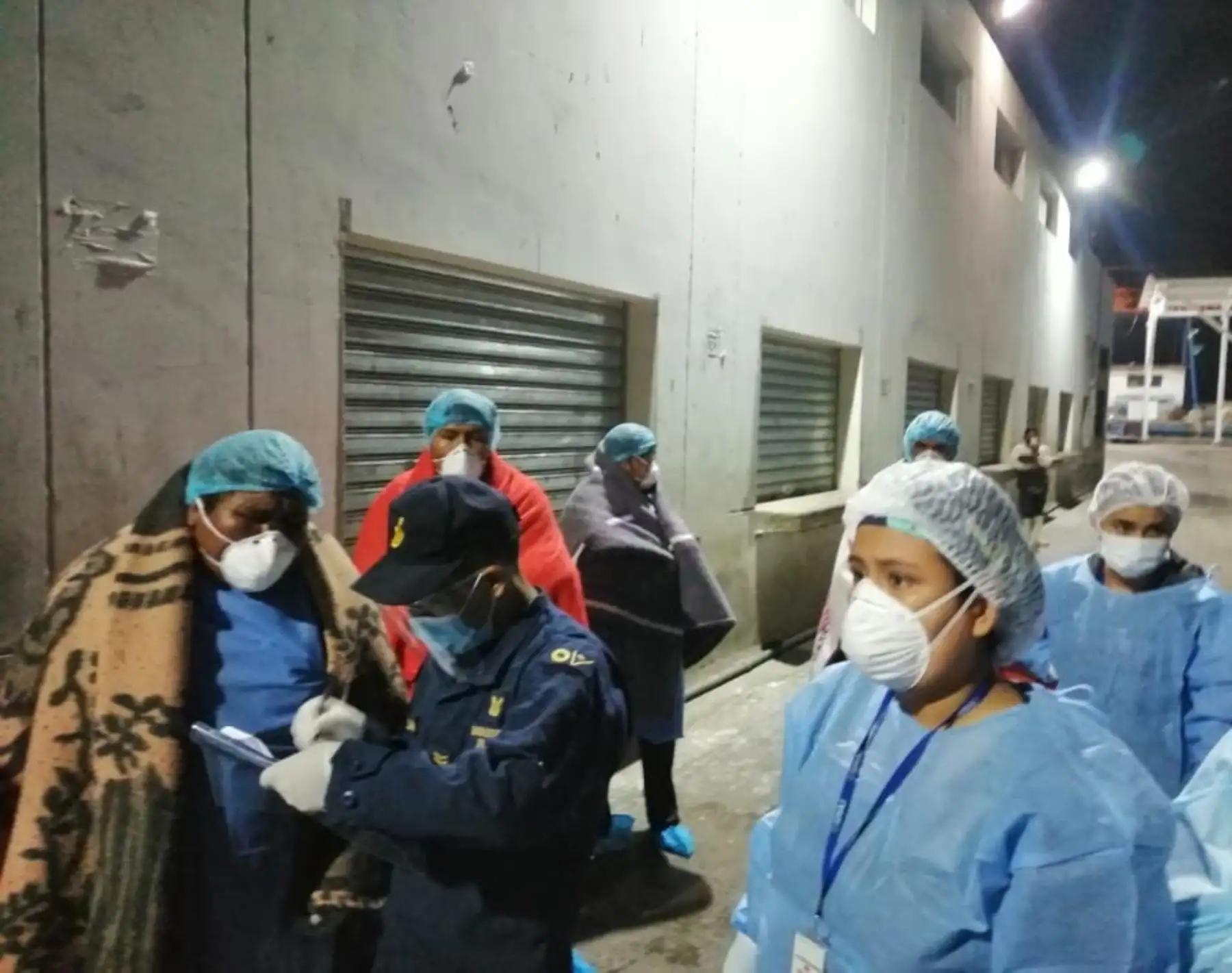 Patrullera de la Marina de Guerra del Perú rescató anoche a seis tripulantes de una embarcación pesquera que sufrió un accidente en alta mar, cerca de la bahía del puerto de Ilo, en Moquegua. ANDINA/Difusión