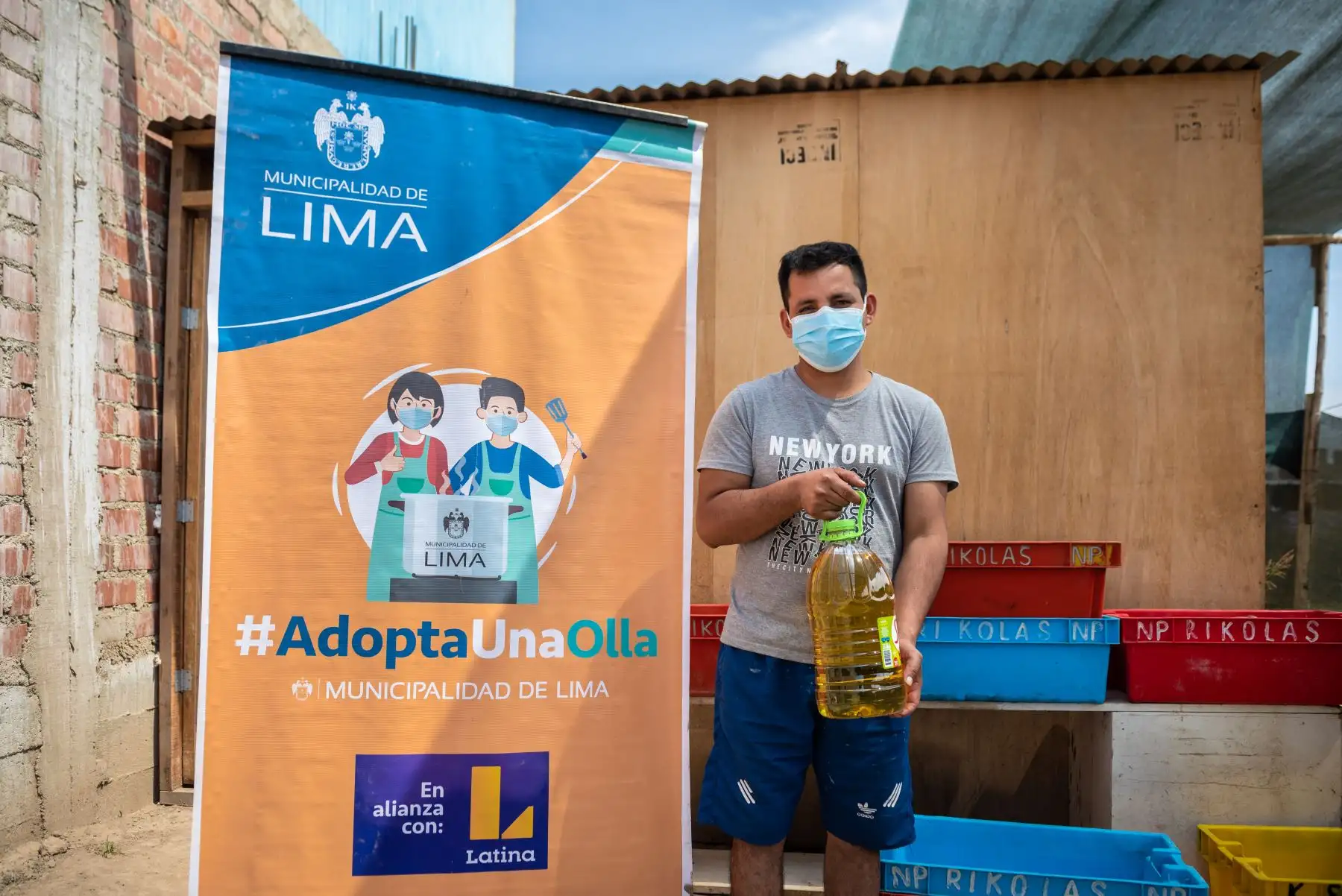 Municipalidad de Lima promueve el programa  "Manos a la Olla",  iniciativa que lleva ayuda a las familias más vulnerables de Lurín teniendo en cuenta todas las medidas de bioseguridad.
Foto: Municipalidad de Lima