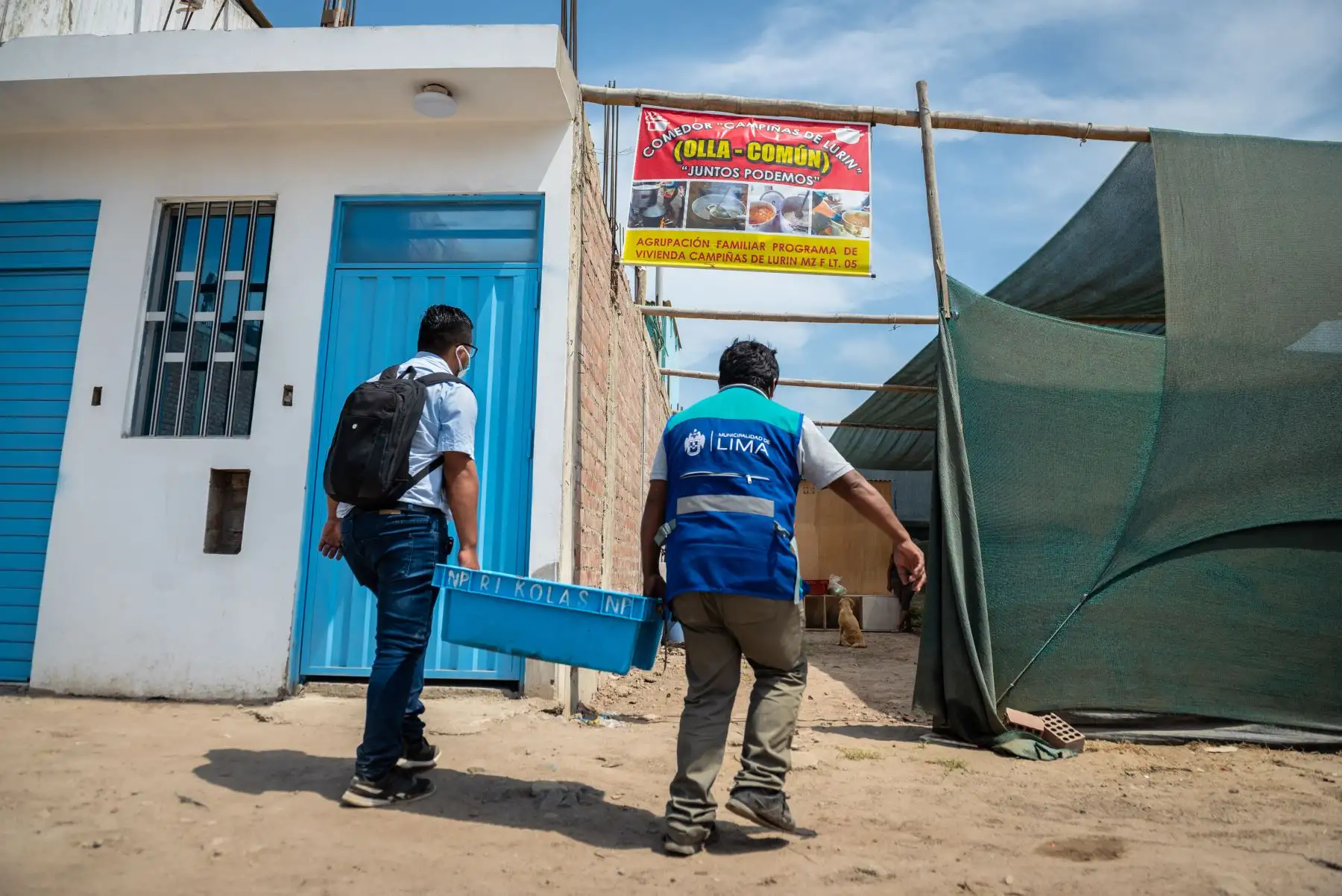 Municipalidad de Lima promueve el programa  "Manos a la Olla",  iniciativa que lleva ayuda a las familias más vulnerables de Lurín teniendo en cuenta todas las medidas de bioseguridad.
Foto: Municipalidad de Lima