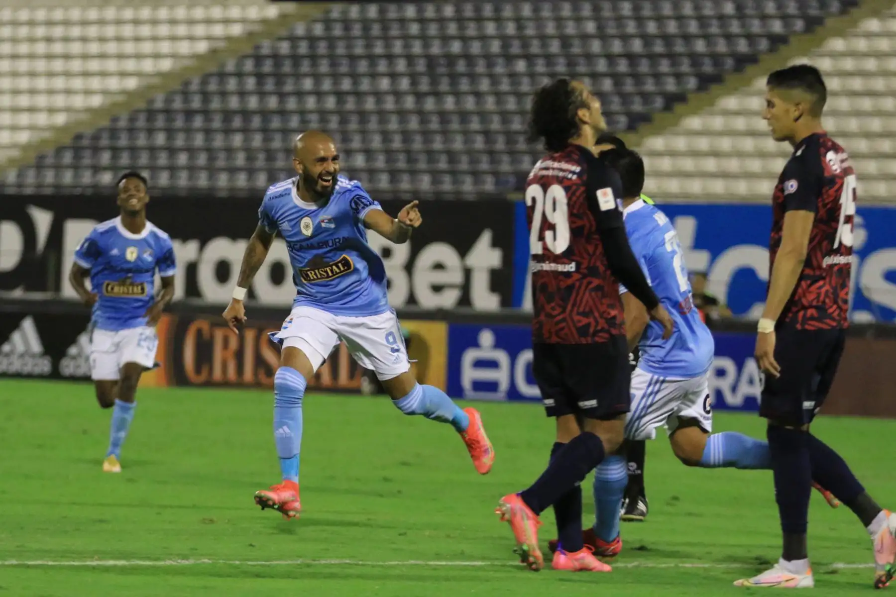 Marcos Riquelme, Sporting Cristal celebra su gol ante Deportivo Municipal  por la cuarta  fecha de la Liga 1, en el estadio Alejandro Villanueva. 
Foto: Liga 1