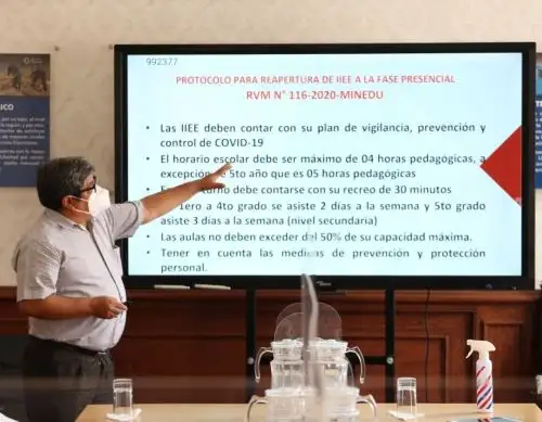 La Libertad descarta reiniciar mañana las clases semipresenciales. Afirma que no se han cumplido las metas de vacunación para reanudar actividades.