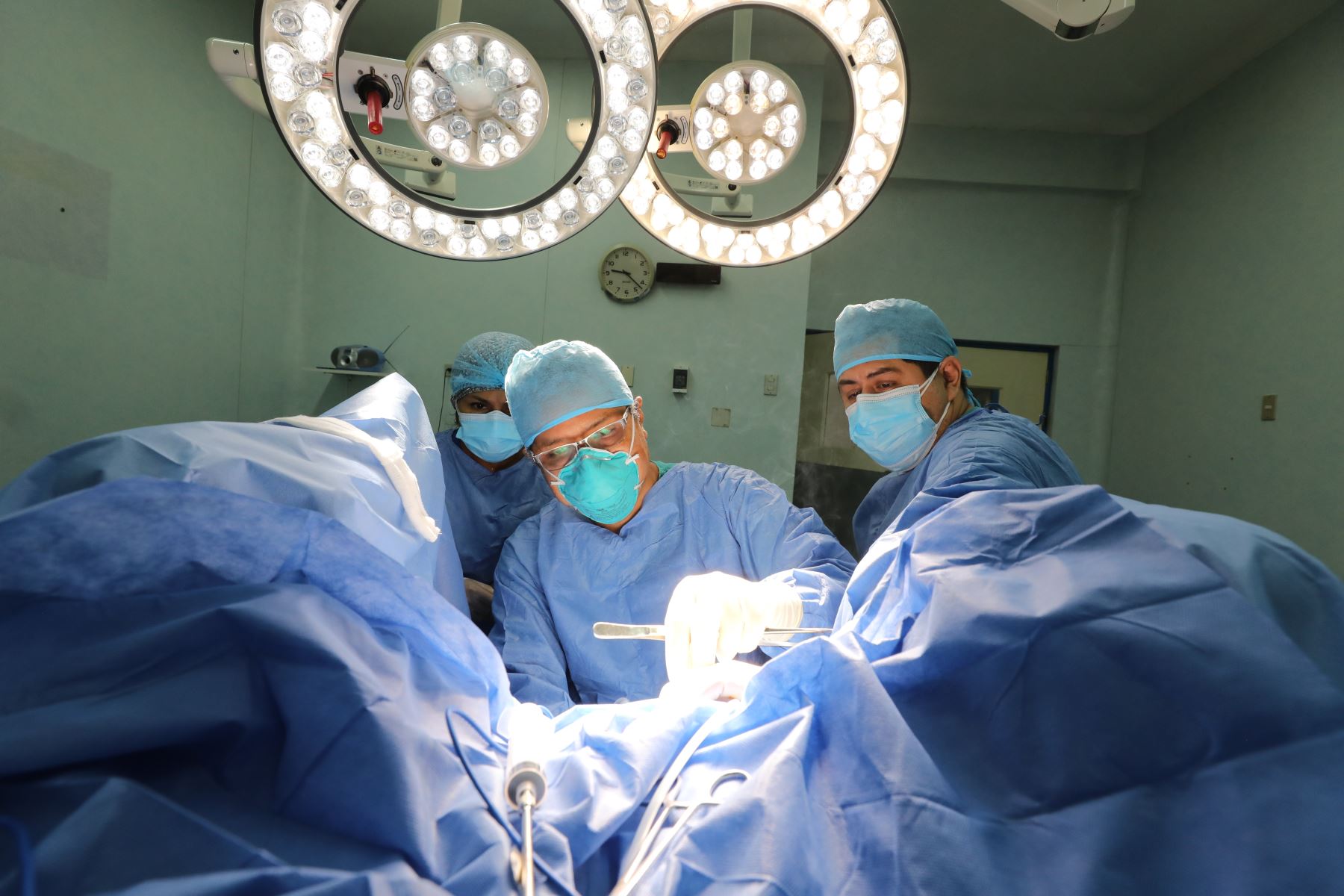 En el hospital Alcántara de La Molina se programan entre 3 y 4 cirugías diarias por especialidad a fin de salvaguardar la salud de los asegurados vulnerables. Foto: ANDINA/EsSalud