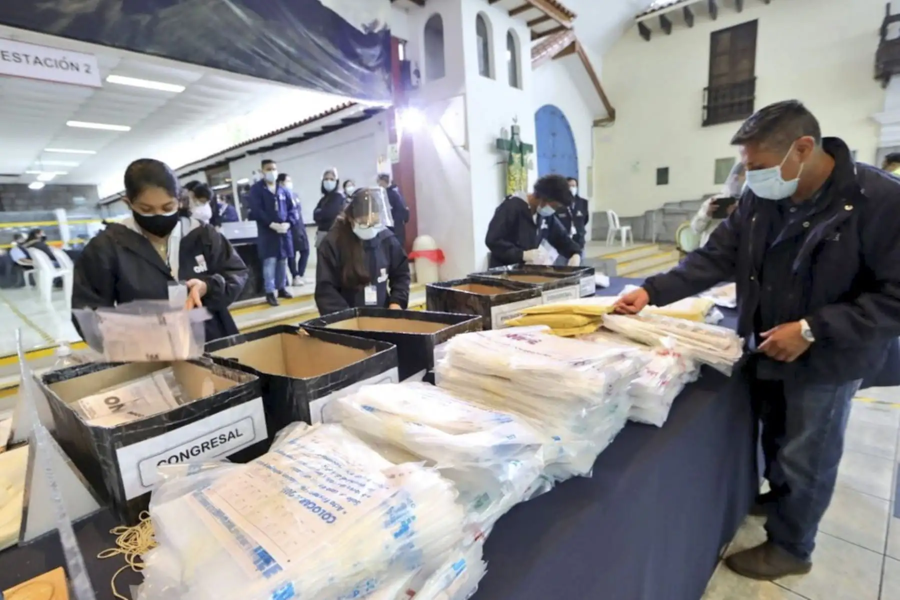 La Oficina Descentralizada de Procesos Electorales Lima Centro 1, en el distrito de Jesús María, continúa recibiendo actas electorales provenientes del extranjero de las Elecciones Generales 2021. Foto: Difusión