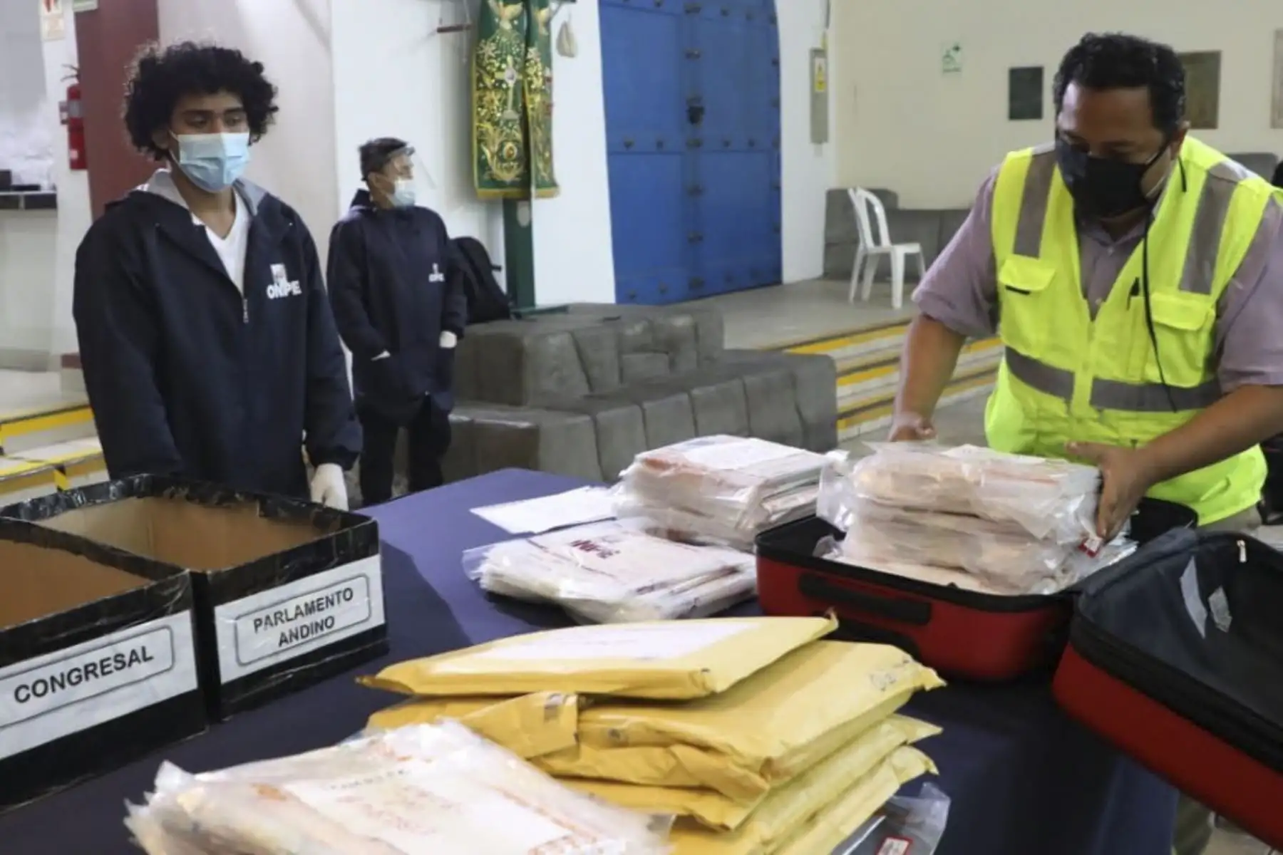 La Oficina Descentralizada de Procesos Electorales Lima Centro 1, en el distrito de Jesús María, continúa recibiendo actas electorales provenientes del extranjero de las Elecciones Generales 2021. Foto: Difusión