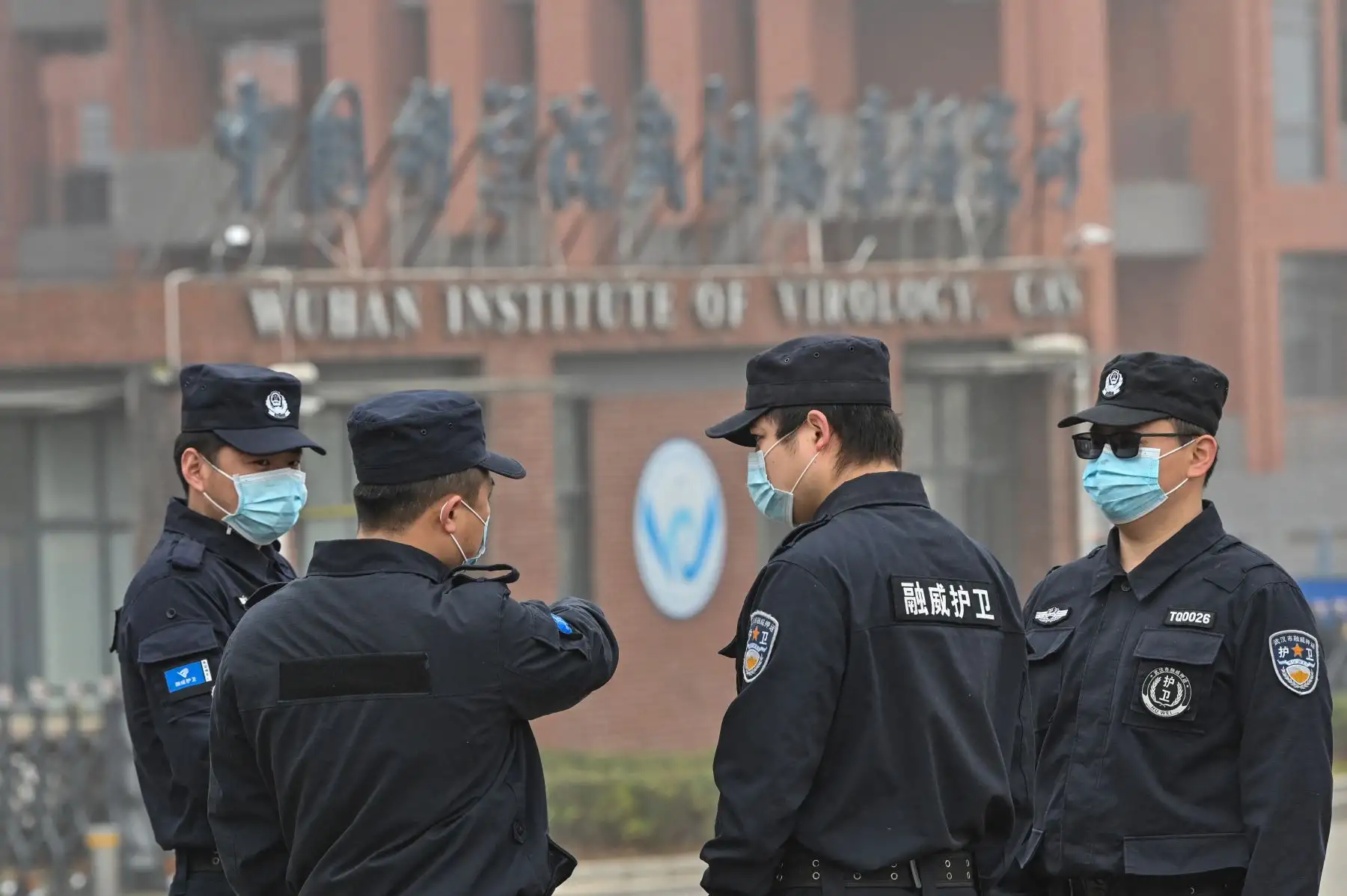 Los servicios de inteligencia están cooperando con otras agencias gubernamentales y universidades para tratar de determinar la procedencia exacta del virus. Foto: AFP.