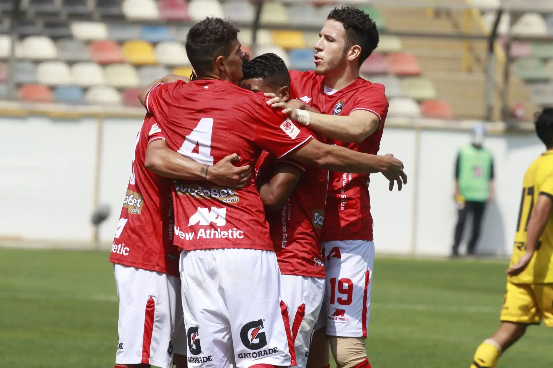 Juan Romagnoli del Cienciano celebra luego de anotar un tanto ante Deportivo Cantolao por la Liga 1.

Foto: ANDINA/Liga1