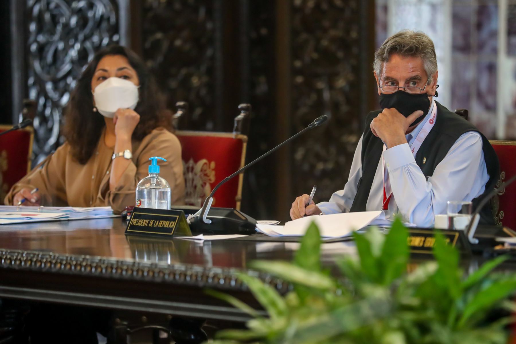 El presidente Sagasti y la titular de la PCM, Violeta Bermúdez, encabezan la sesión del gabinete.