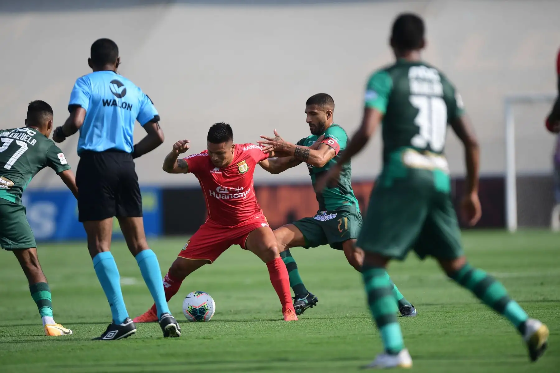 Alianza Lima empata cero a cero con Sport Huancayo.
Foto:ANDINA/ Liga1 Alianza Lima empata cero a cero con Sport Huancayo.
Foto:ANDINA/ Liga1