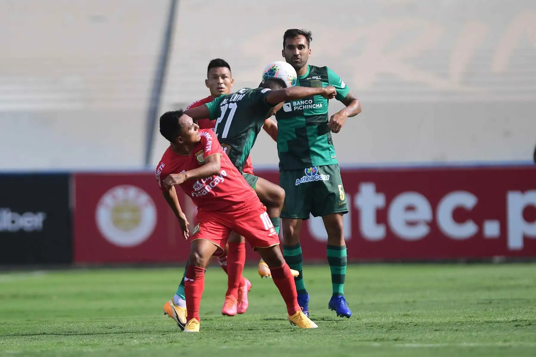 Alianza Lima empata cero a cero con Sport Huancayo.
Foto:ANDINA/ Liga1 Alianza Lima empata cero a cero con Sport Huancayo.
Foto:ANDINA/ Liga1