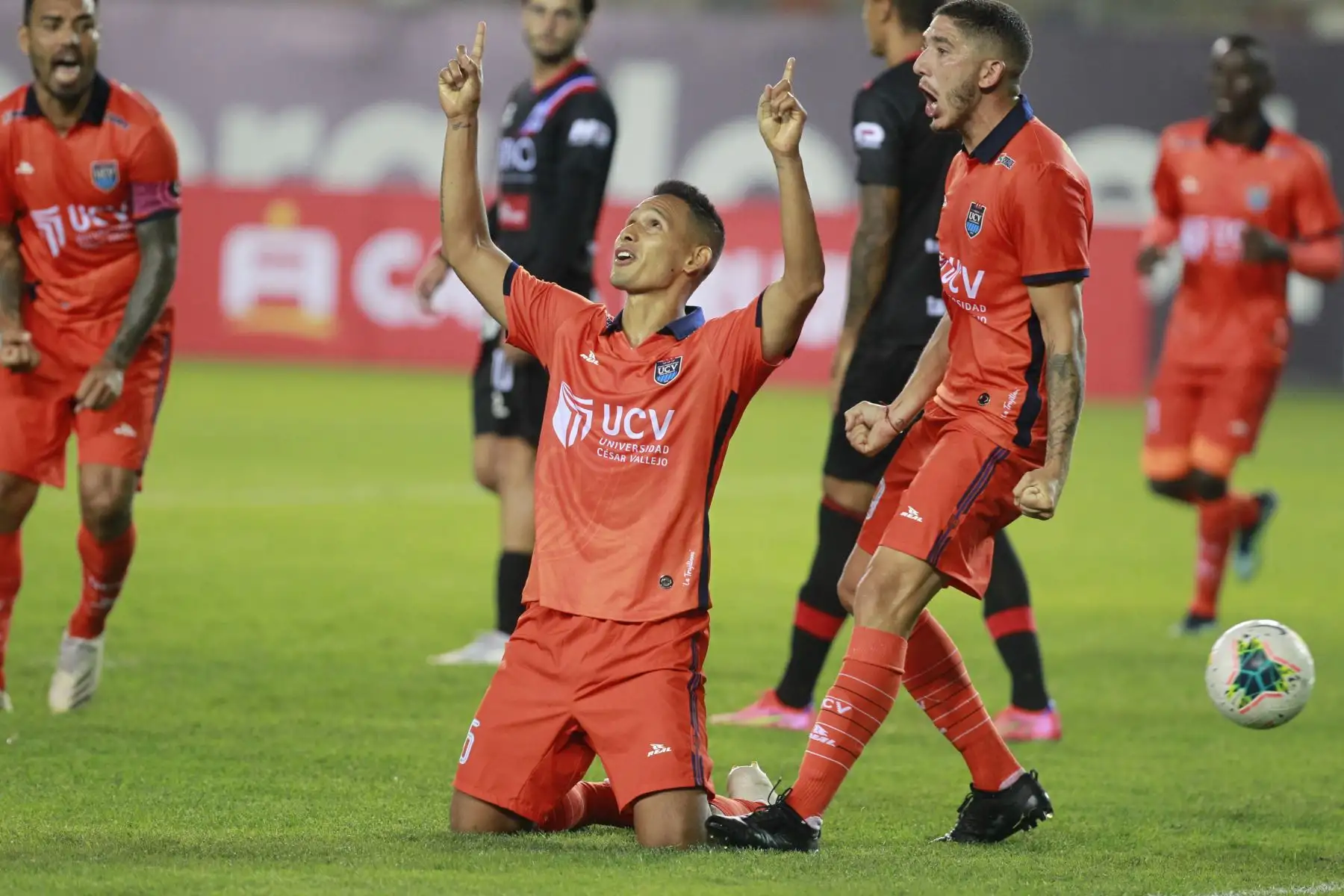 Osnar Noronha de César Vallejo , celebra su gol ante  el club Carlos Manucci  por la cuarta fecha de la Liga 1, en el el estadio Monumental.
Foto: Liga 1