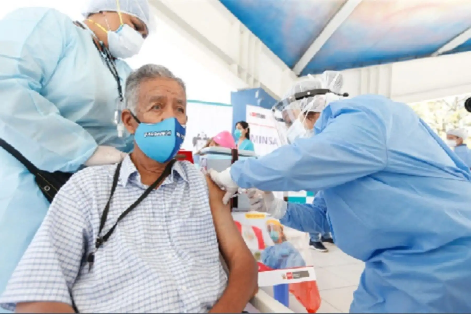 Para acceder a la plataforma se deberá ingresar a la página web de la Geresa, a través de salud.regionlambayeque.gob.pe y ubicar el banner “actualiza tus datos aquí” en la sección “servicios” alojada en la parte inferior de la página.