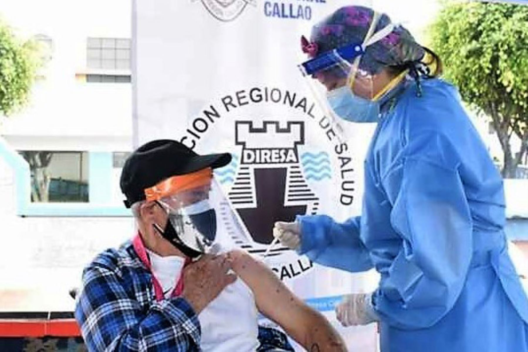 Vacunación de adultos mayores contra el covid-19 en el Callao. Foto: ANDINA/Difusión