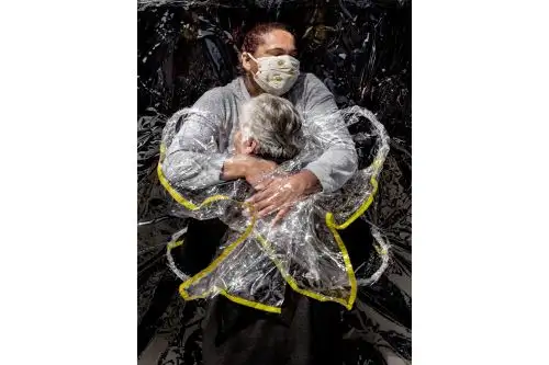 La foto, que muestra a la vez "vulnerabilidad, separación y supervivencia", es también un símbolo de "esperanza". Foto: AFP.