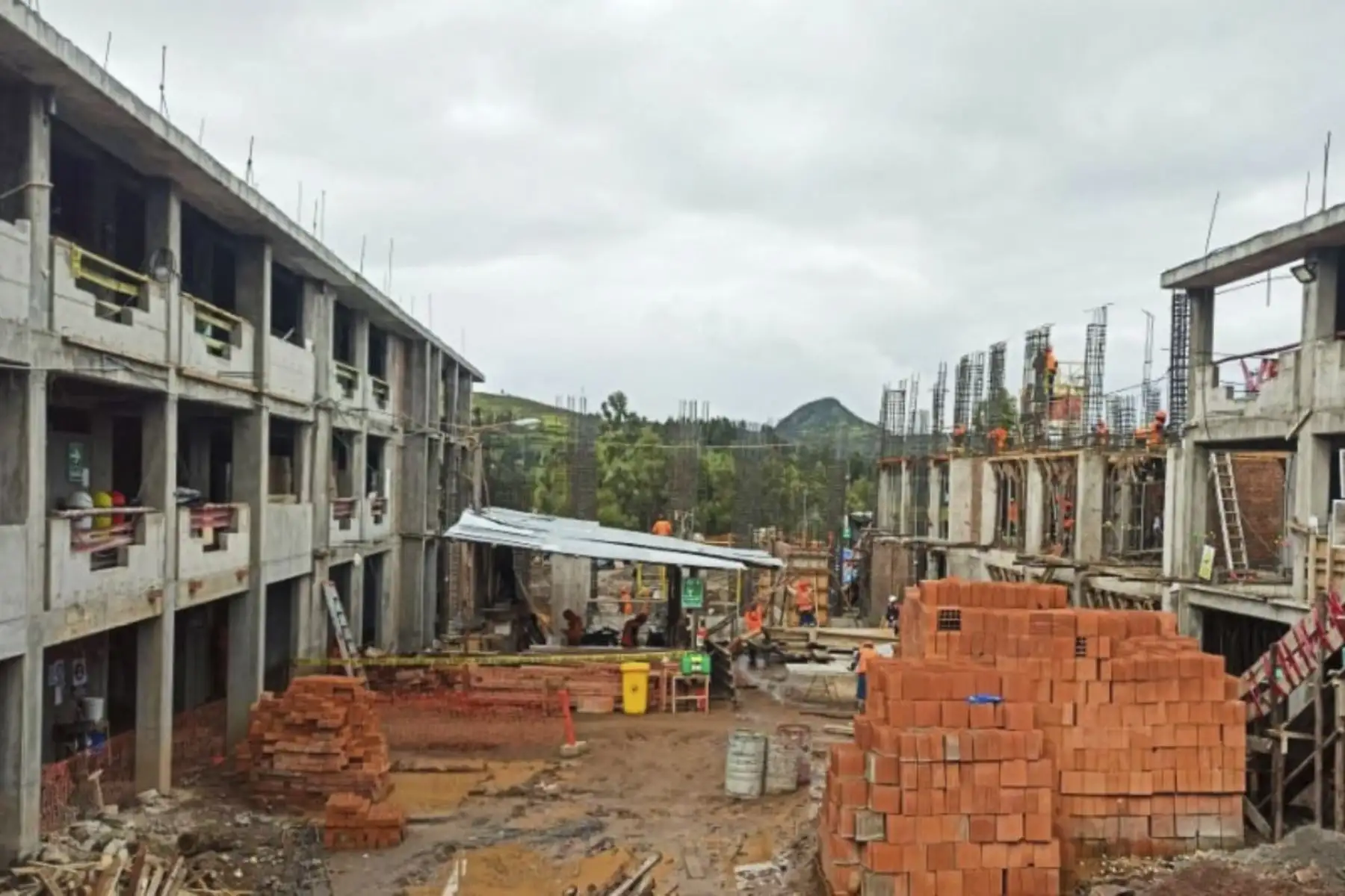 Gobierno Regional de Ayacucho resaltó los avances en construcción de colegio emblemático en Vilcashuamán.